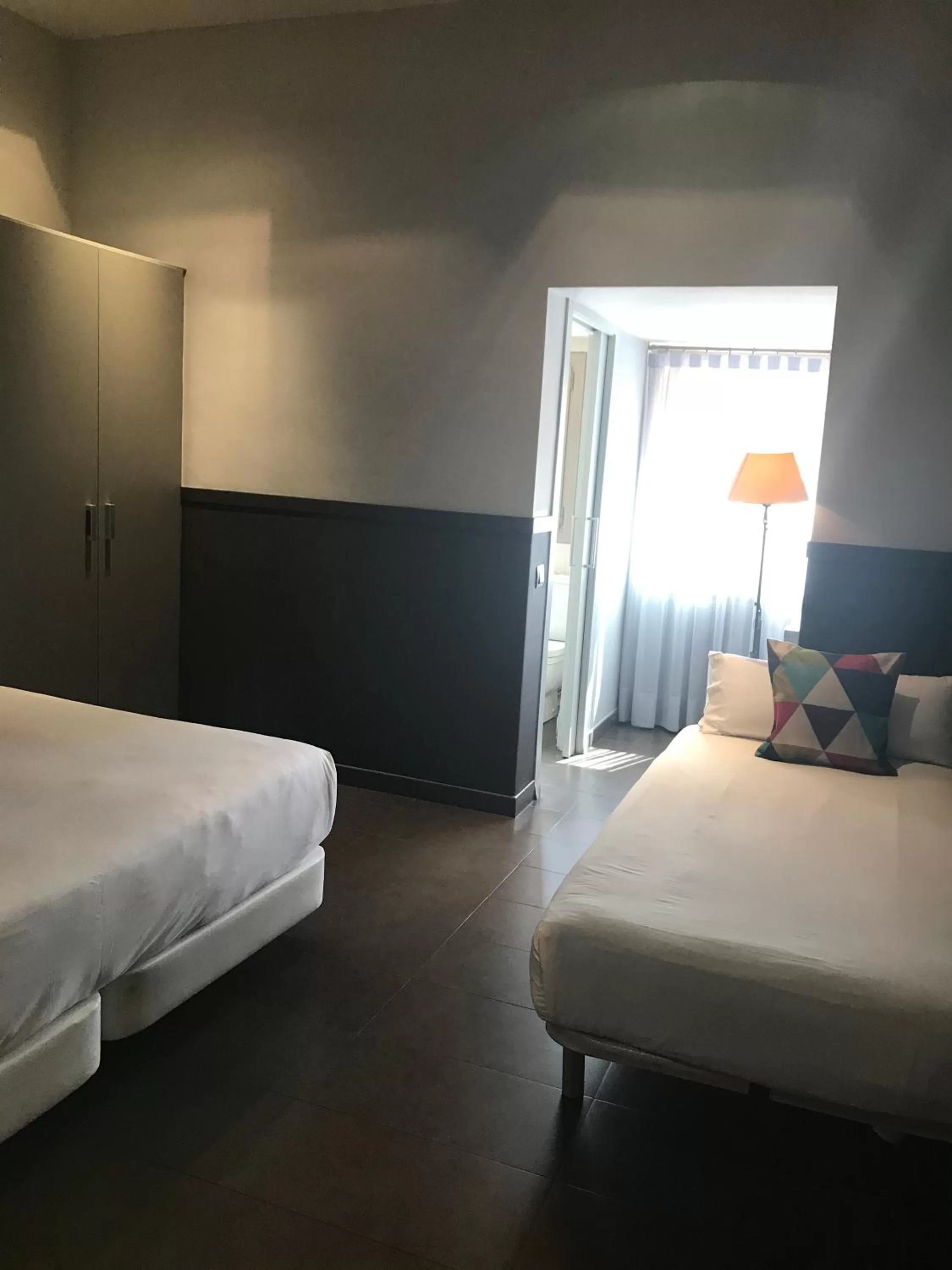 Bedroom, Bed in Chic & Basic Zoo