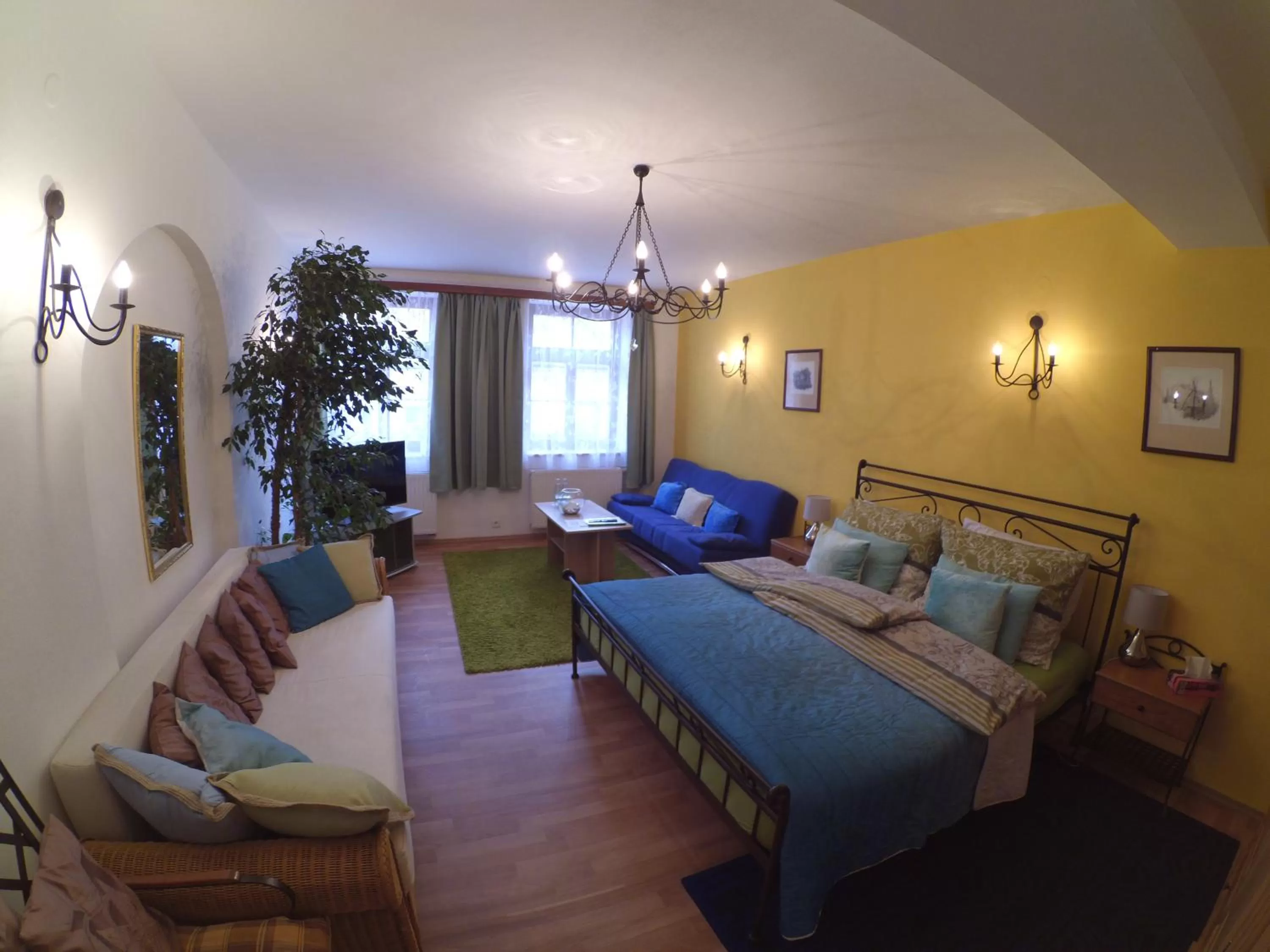 Photo of the whole room, Seating Area in Hotel Atrium