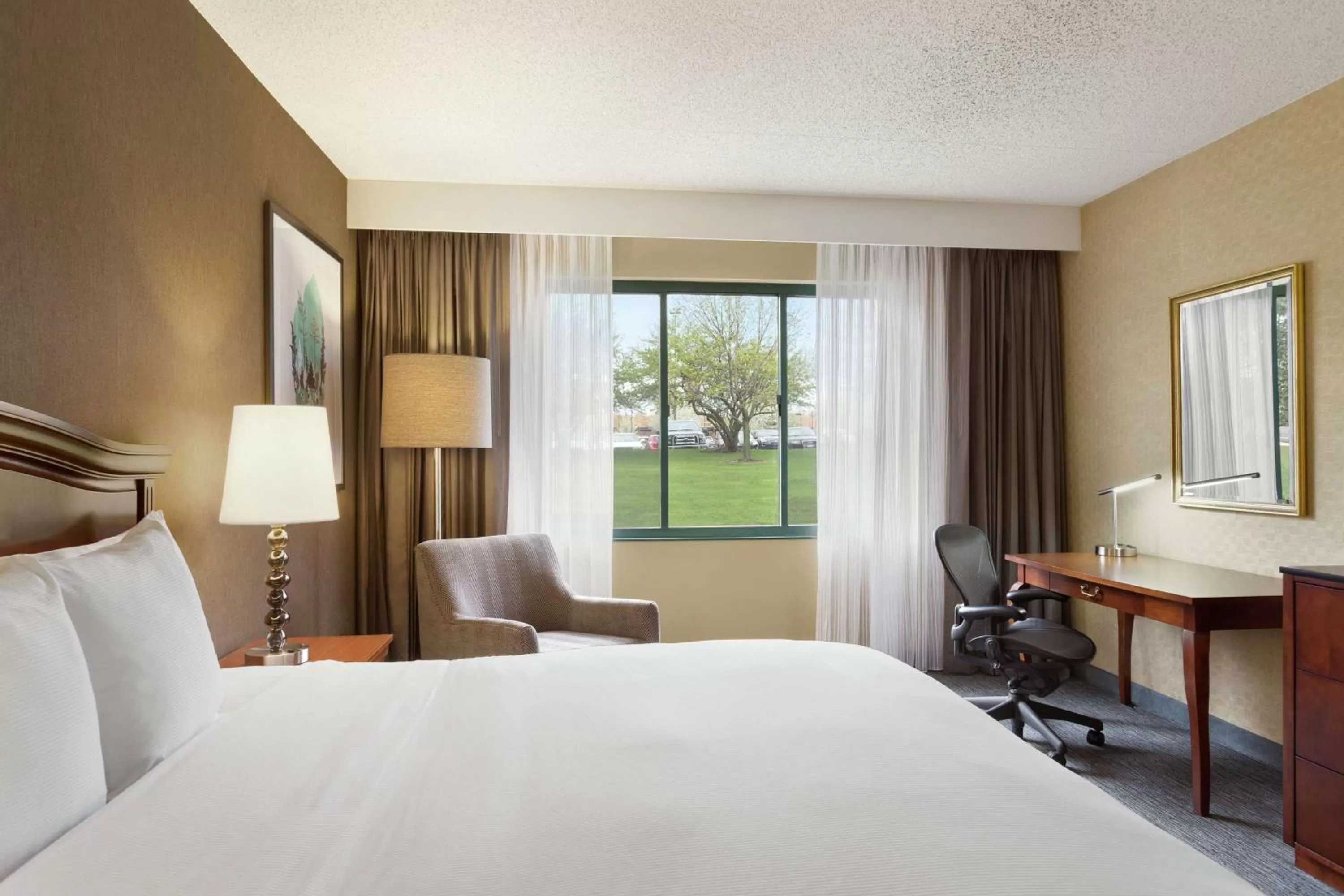 Bedroom, Bed in DoubleTree by Hilton Hotel Detroit Novi