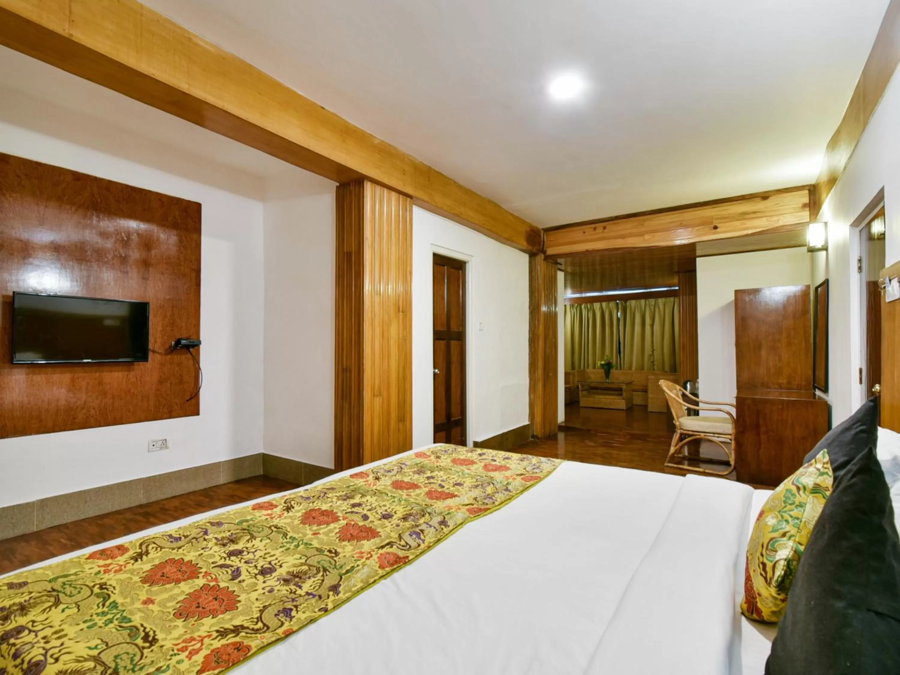 Bed in Muscatel Delamare - 200 Mts from MG Marg