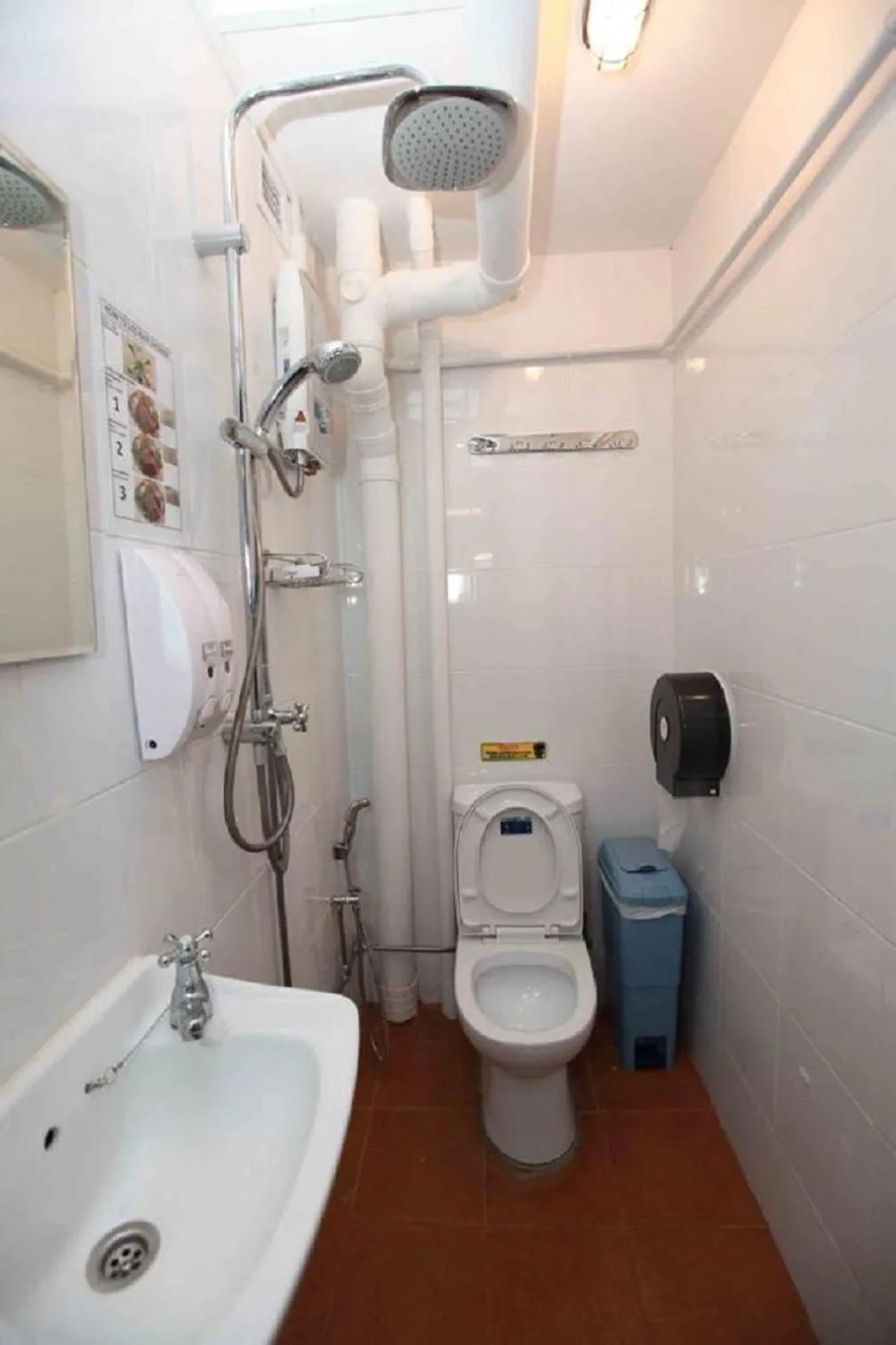 Shower in K Space Inn 569