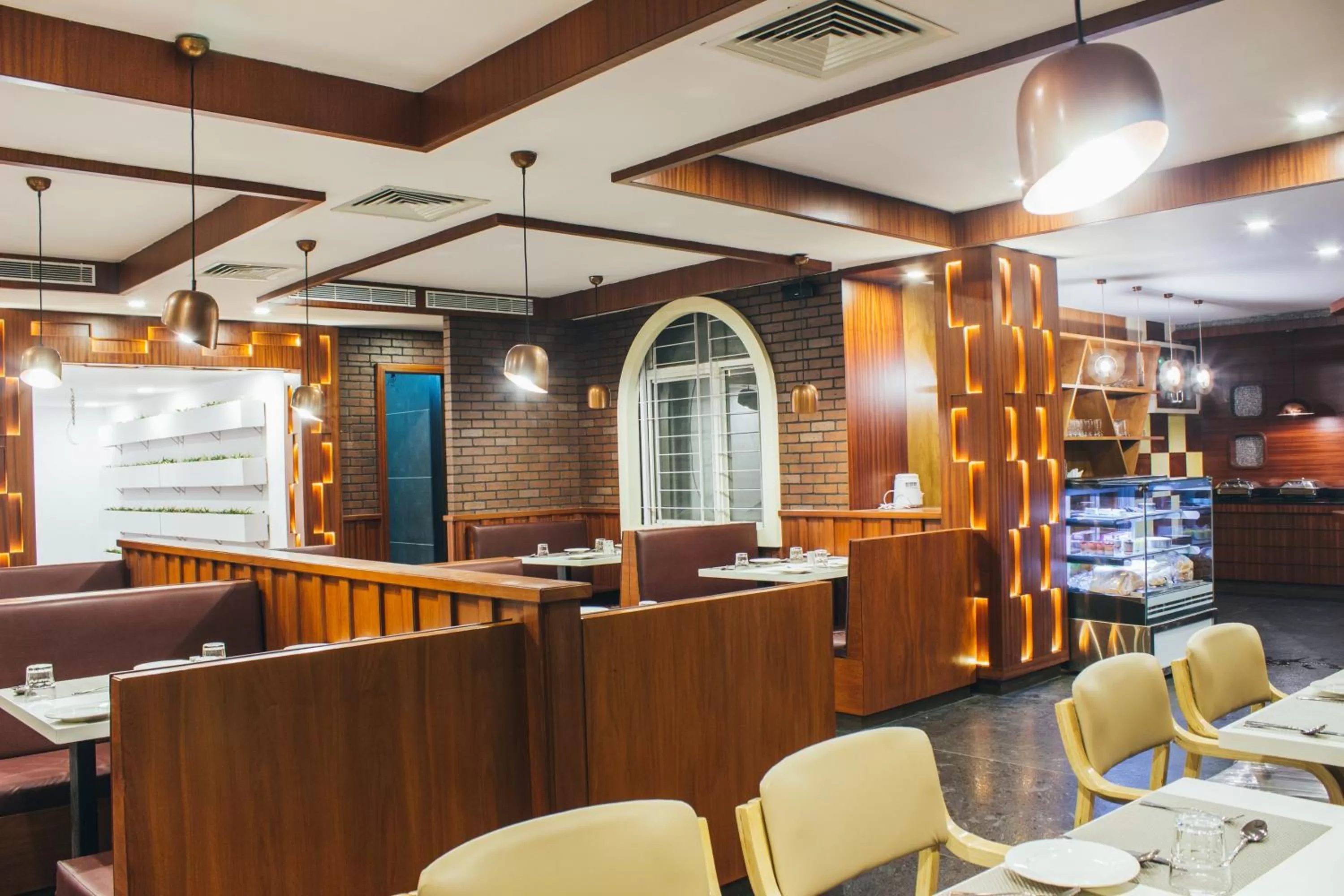 Restaurant/Places to Eat in Ambaari hotel