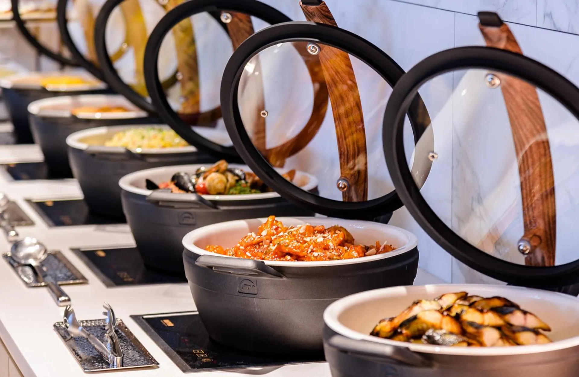 Restaurant/places to eat in The Grand Sumorum