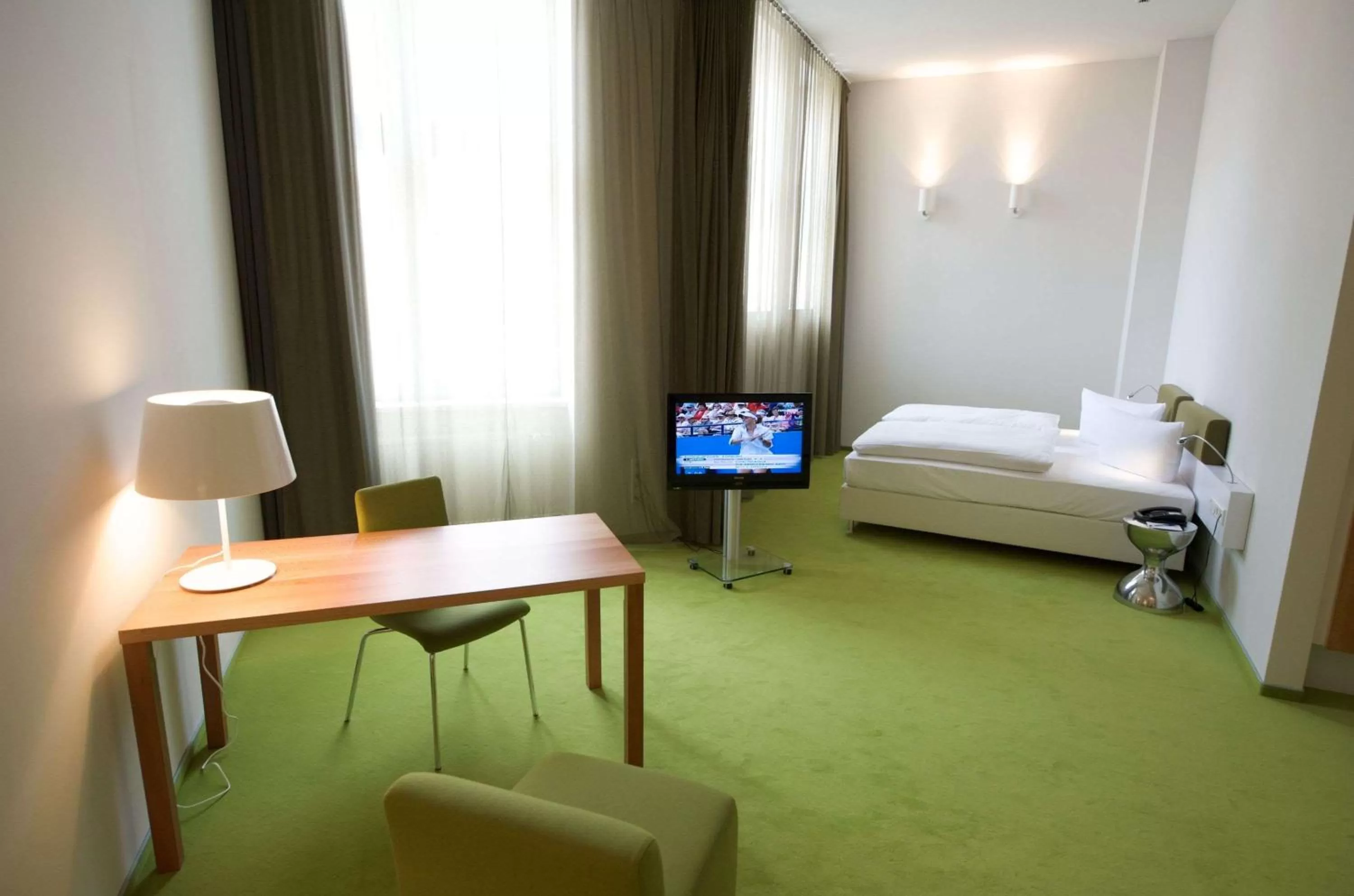 Photo of the whole room, Bed in Wyndham Garden Berlin Mitte