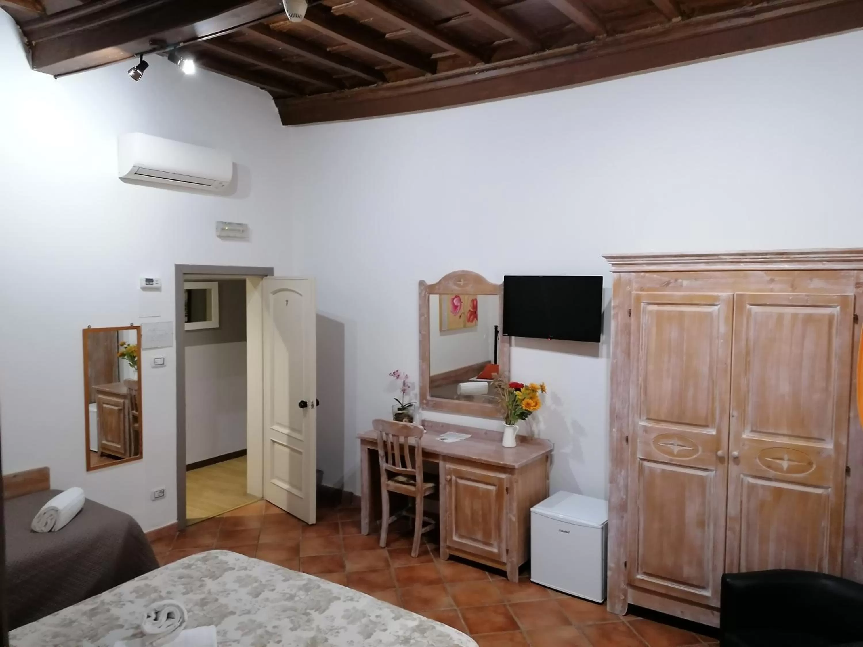 Photo of the whole room, Bed in Cicerone Guest House