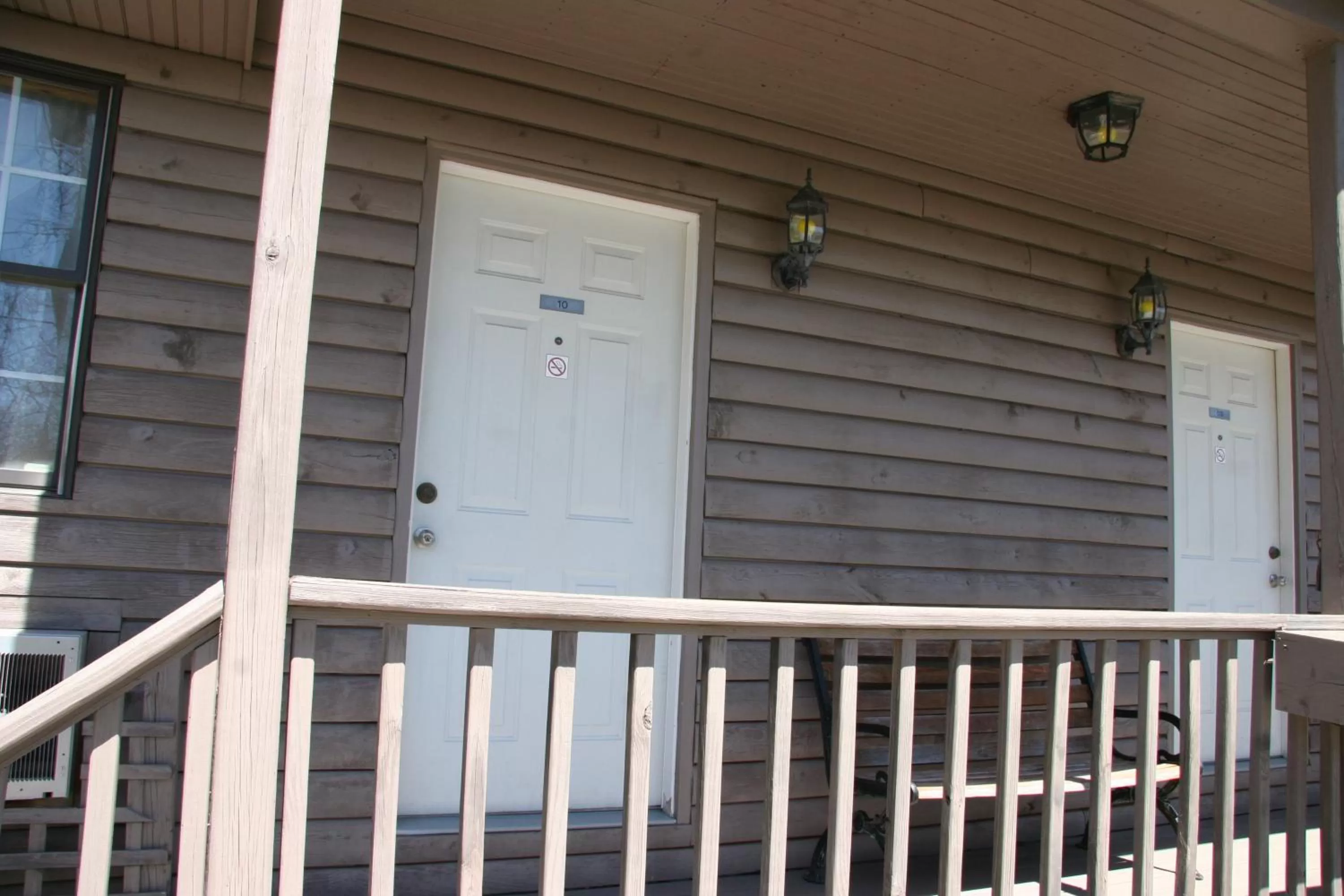 Creekside Cabin (2 queen) in Lakeside Resort