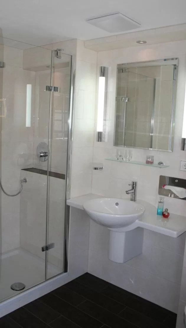 Bathroom in Landhotel Repetal