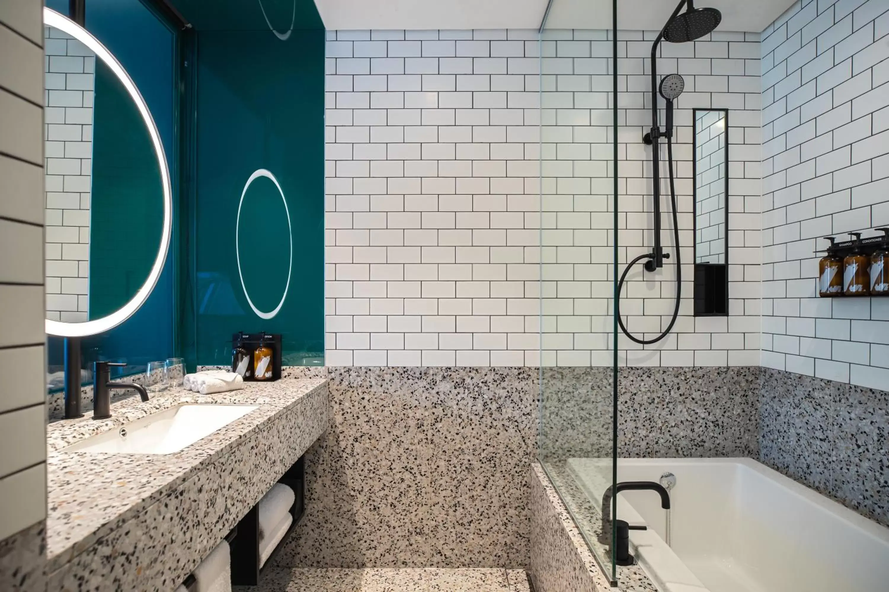 Editor Twin Room - High Floor in RYSE, Autograph Collection by Marriott Editor Twin Room - High Floor in RYSE, Autograph Collection by Marriott