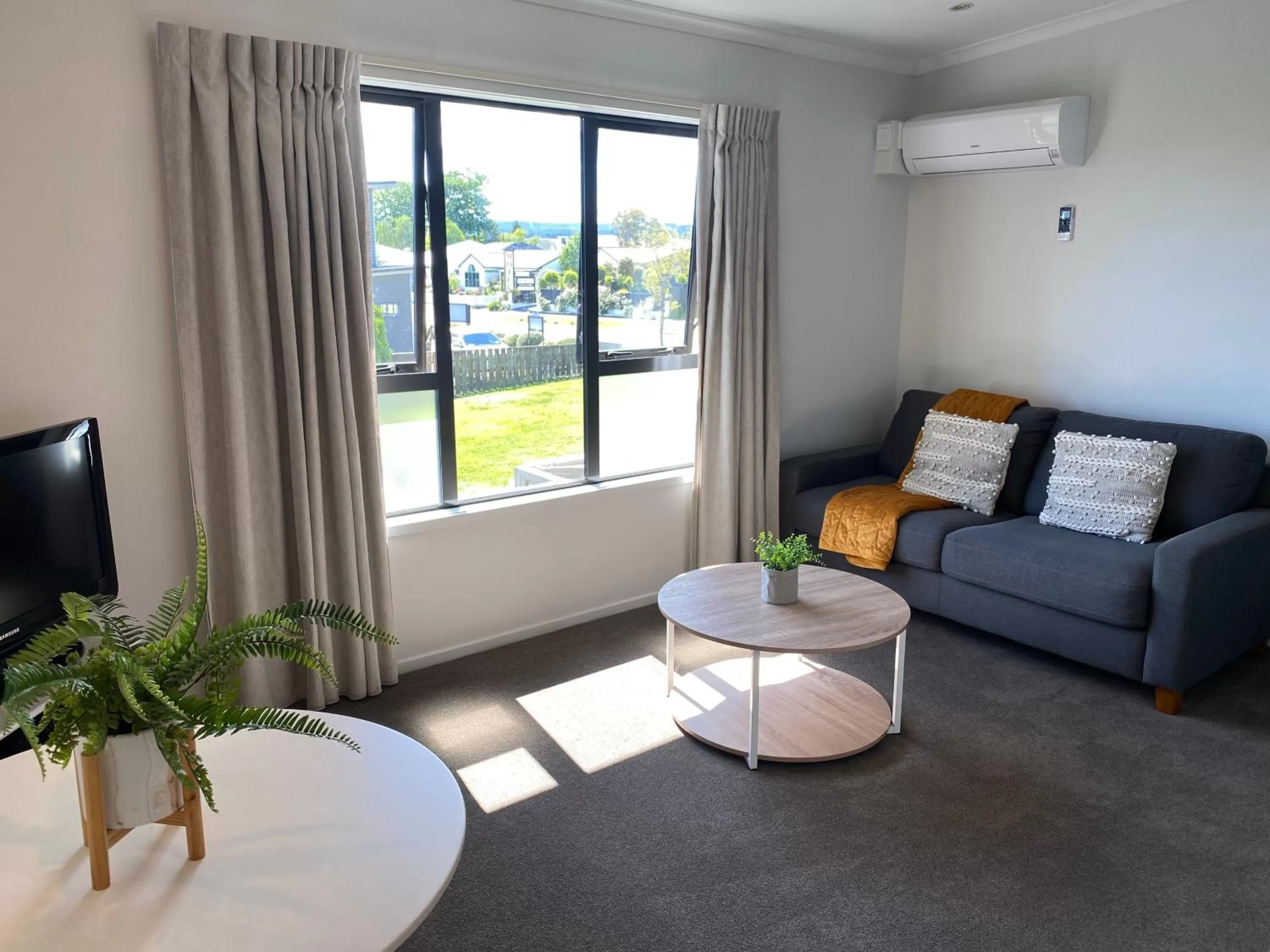 Living room in Alpine Lake Motel