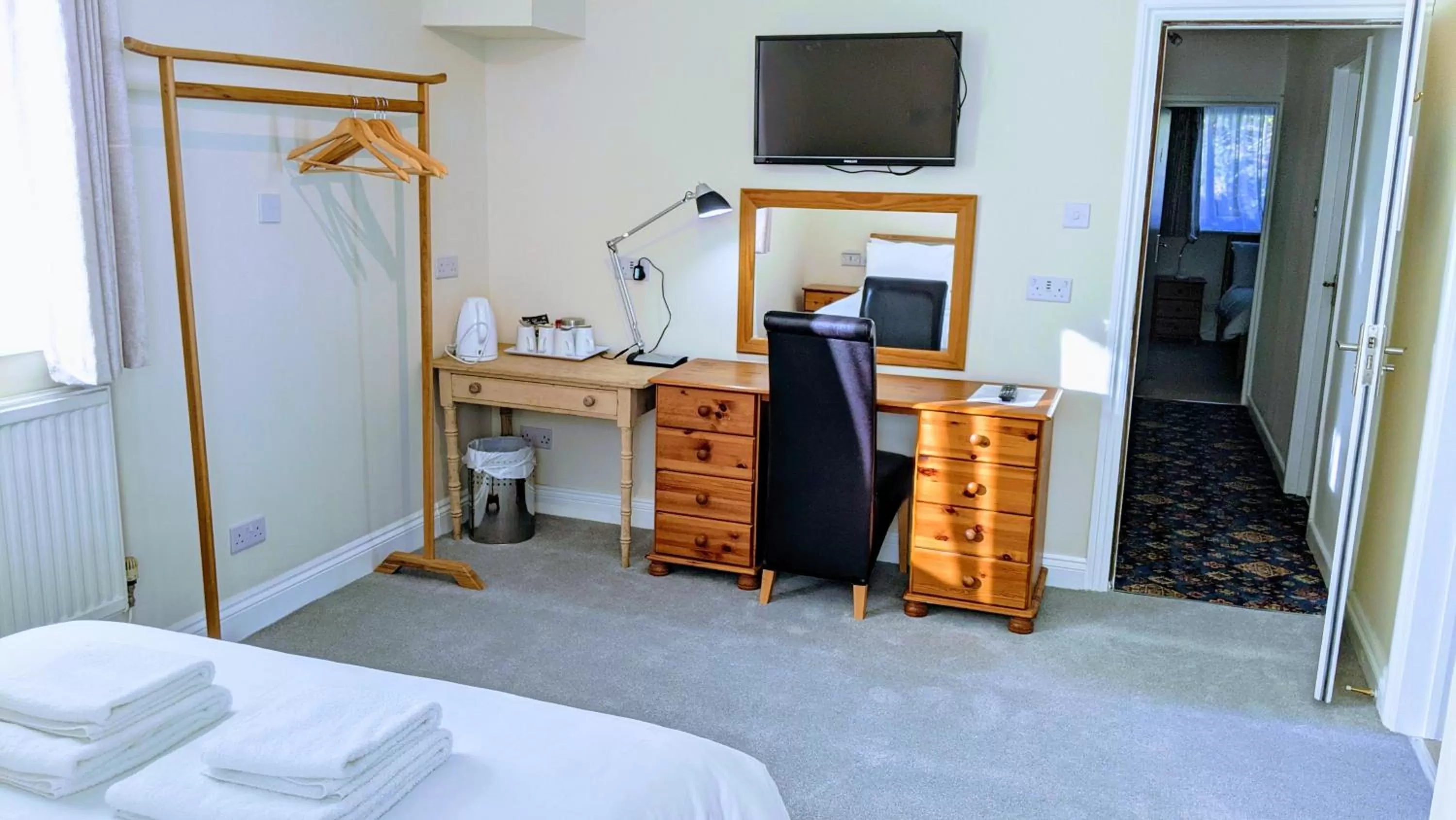 hair dresser, Bed in Ivybridge Guesthouse