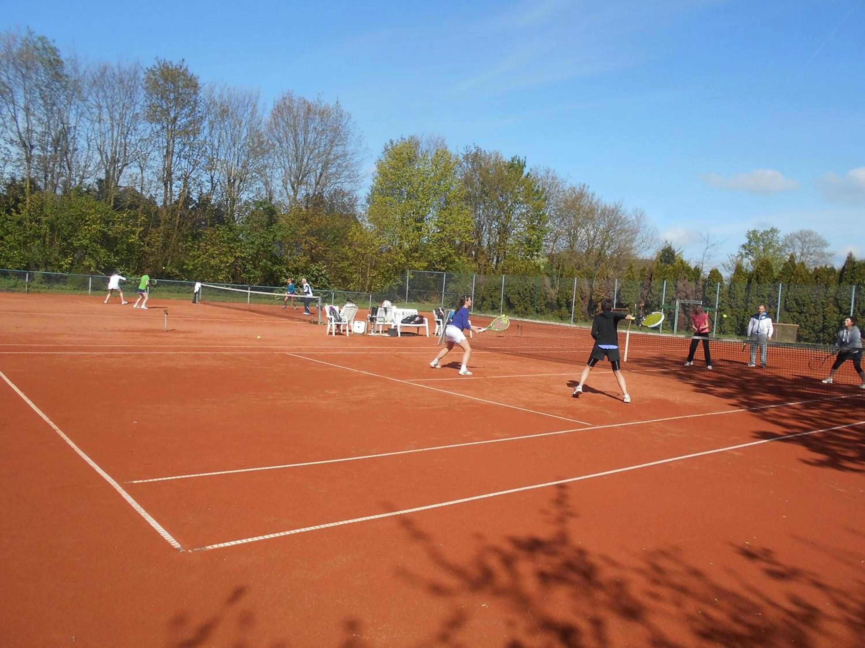 Tennis court in Sport- und Tagungshotel De Poort