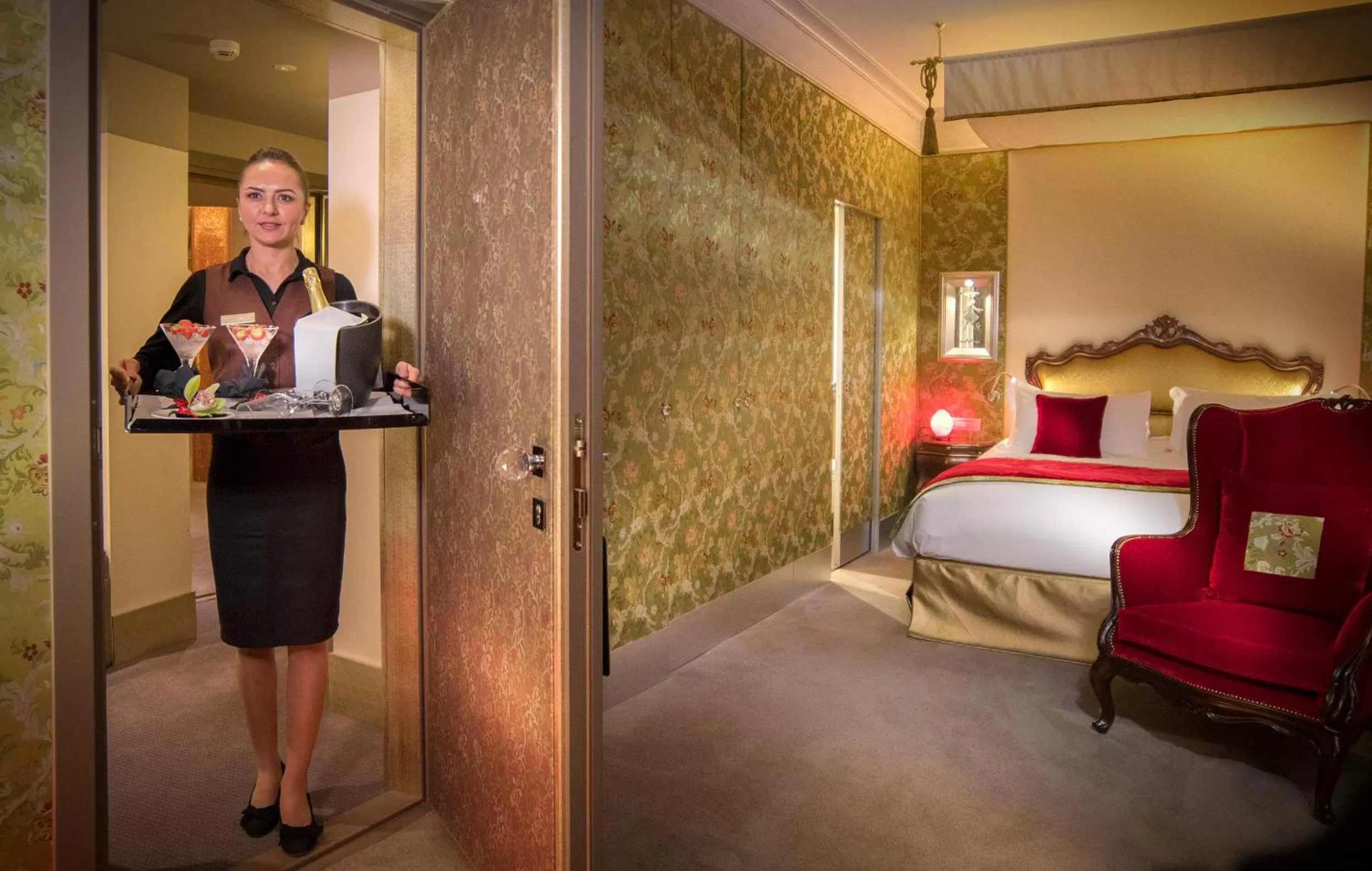 Staff, Bed in Papadopoli Hotel Venezia - MGallery Collection