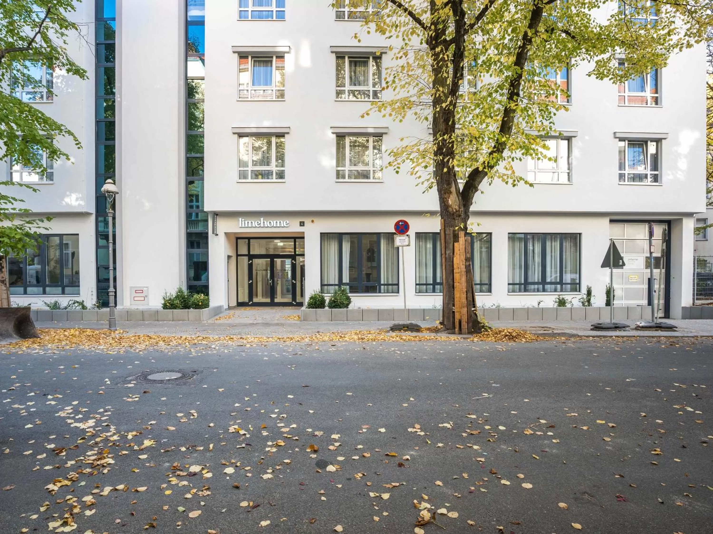 Property building in Limehome Berlin Luise Henriette Str - Digital Access