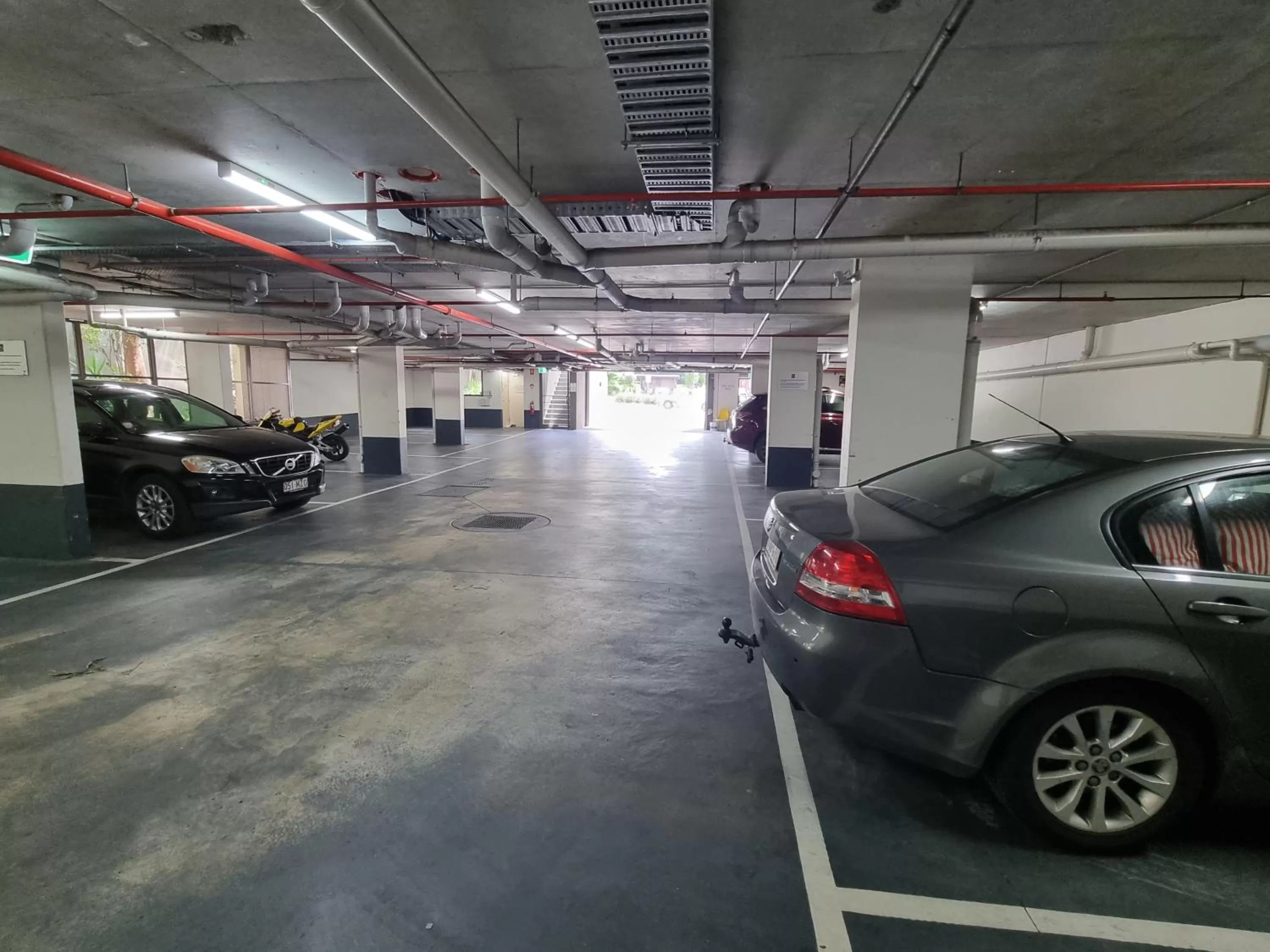 Parking in MVV Motel & Comfy Kew Apartments