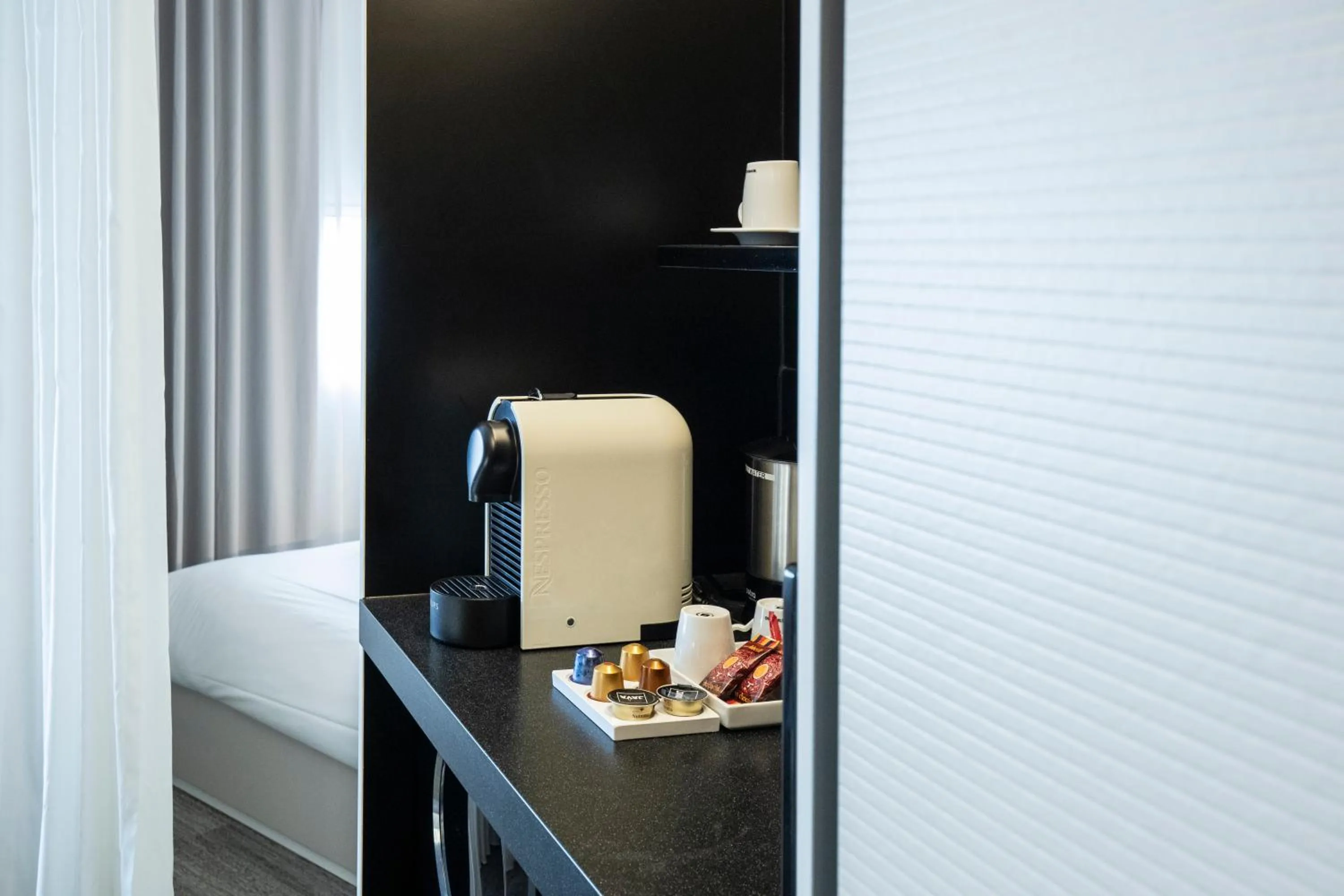 Coffee/tea facilities, Bed in Novotel Suites Luxembourg