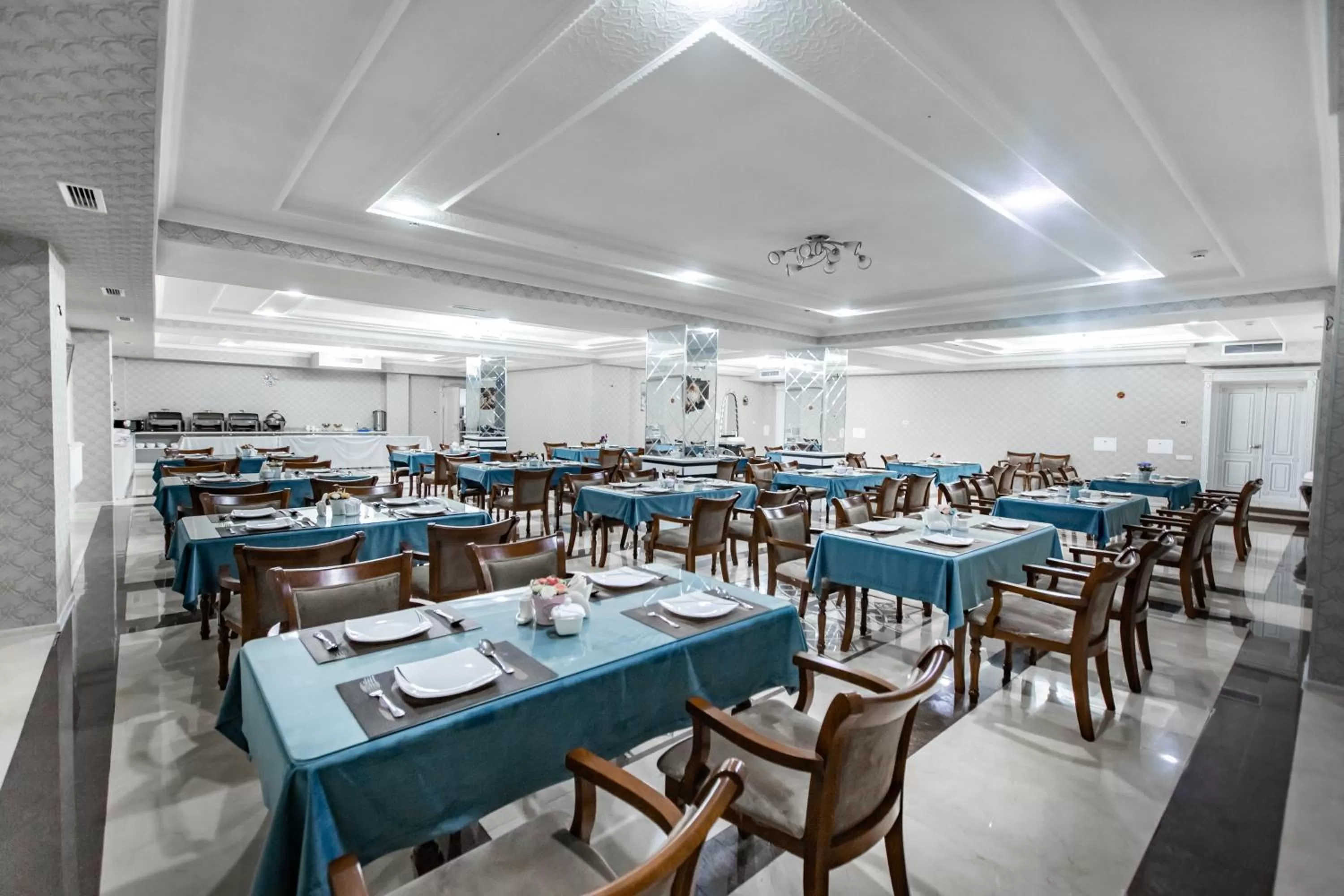 Restaurant/Places to Eat in OydinPlaza Hotel