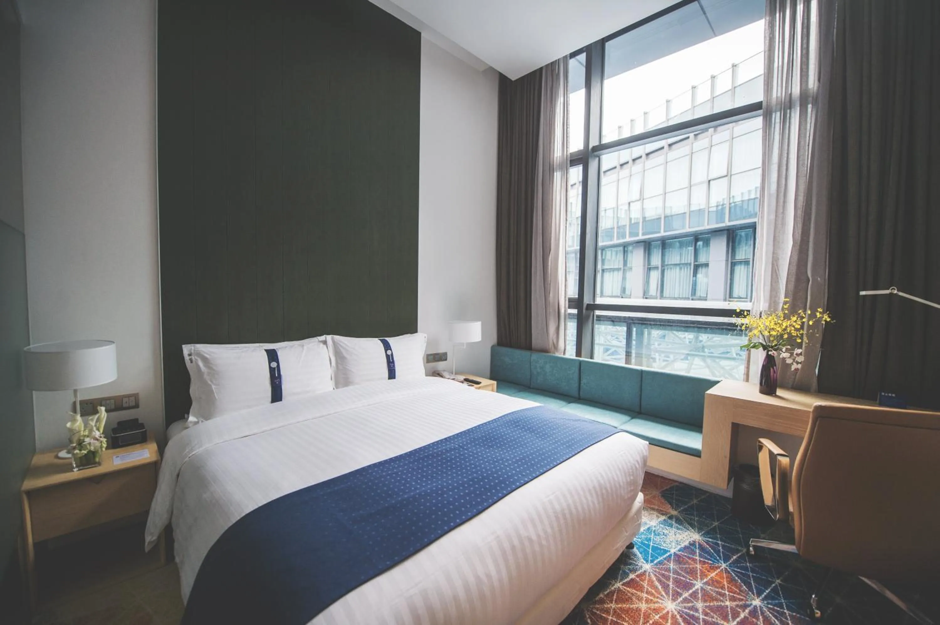 Photo of the whole room, Bed in Holiday Inn Express Shanghai Songjiang Fangta by IHG