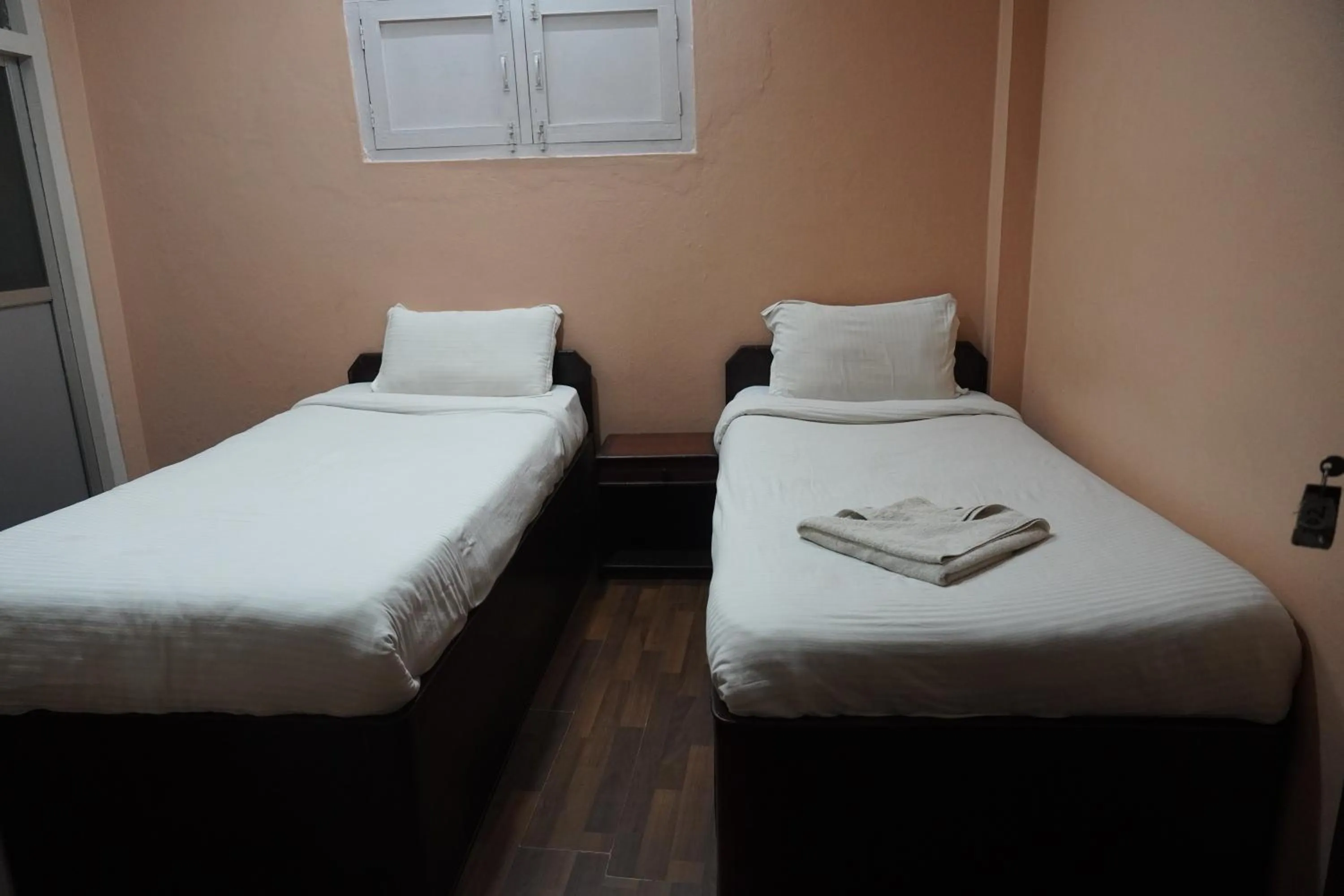 Bedroom, Bed in Hotel Travelers Home