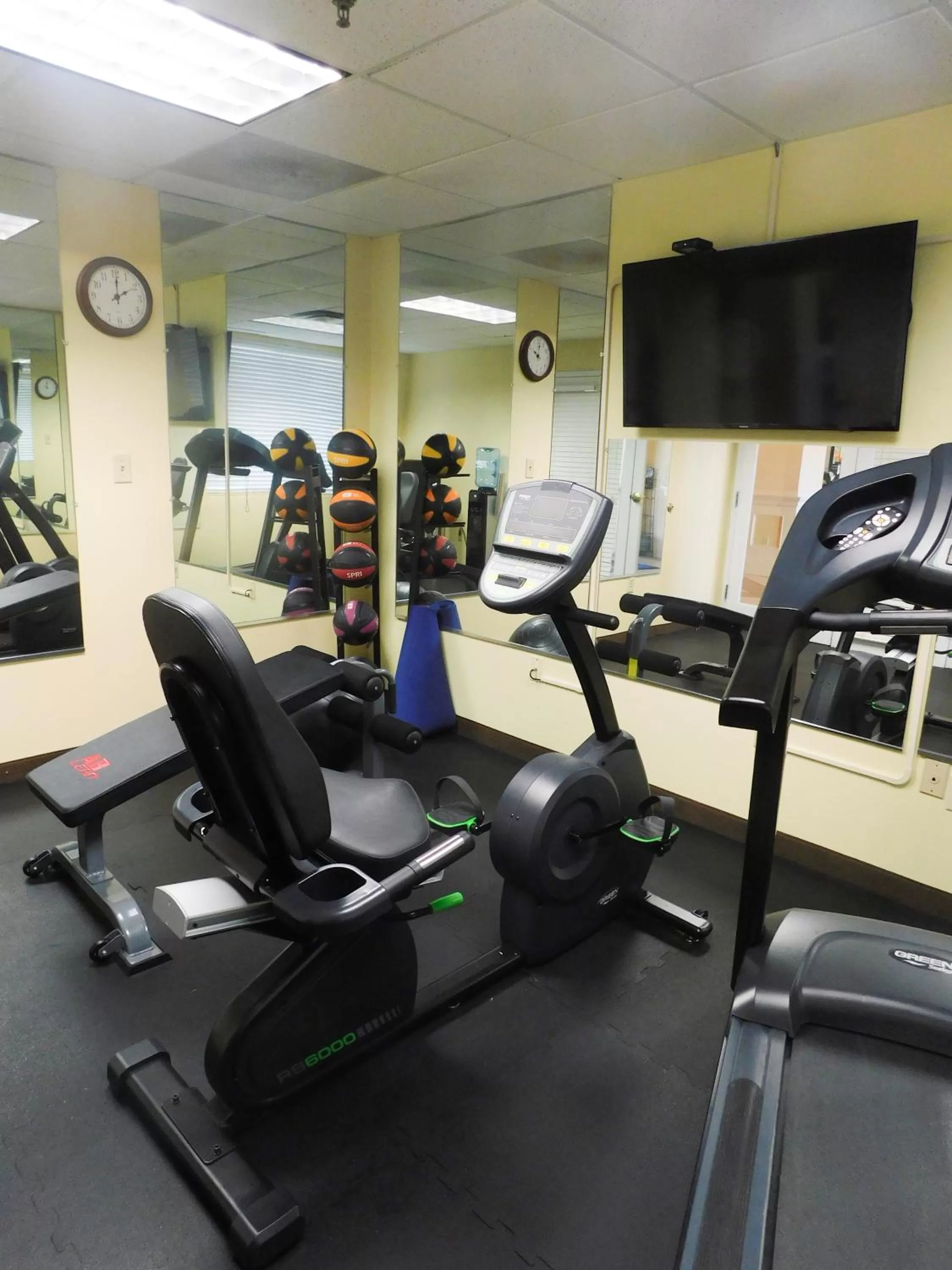Fitness centre/facilities in Days Inn & Suites by Wyndham Pocahontas