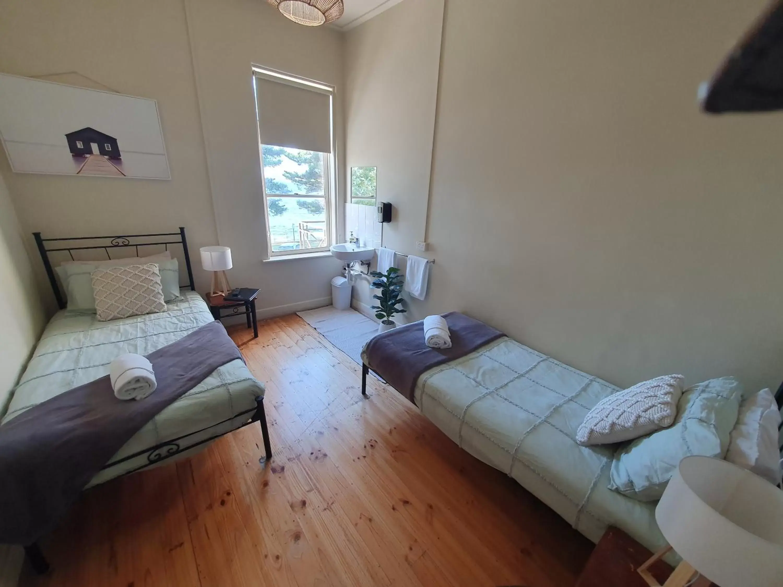 Basic Twin Room - Shared Bathrooms in Pier Hotel Port Lincoln Basic Twin Room - Shared Bathrooms in Pier Hotel Port Lincoln