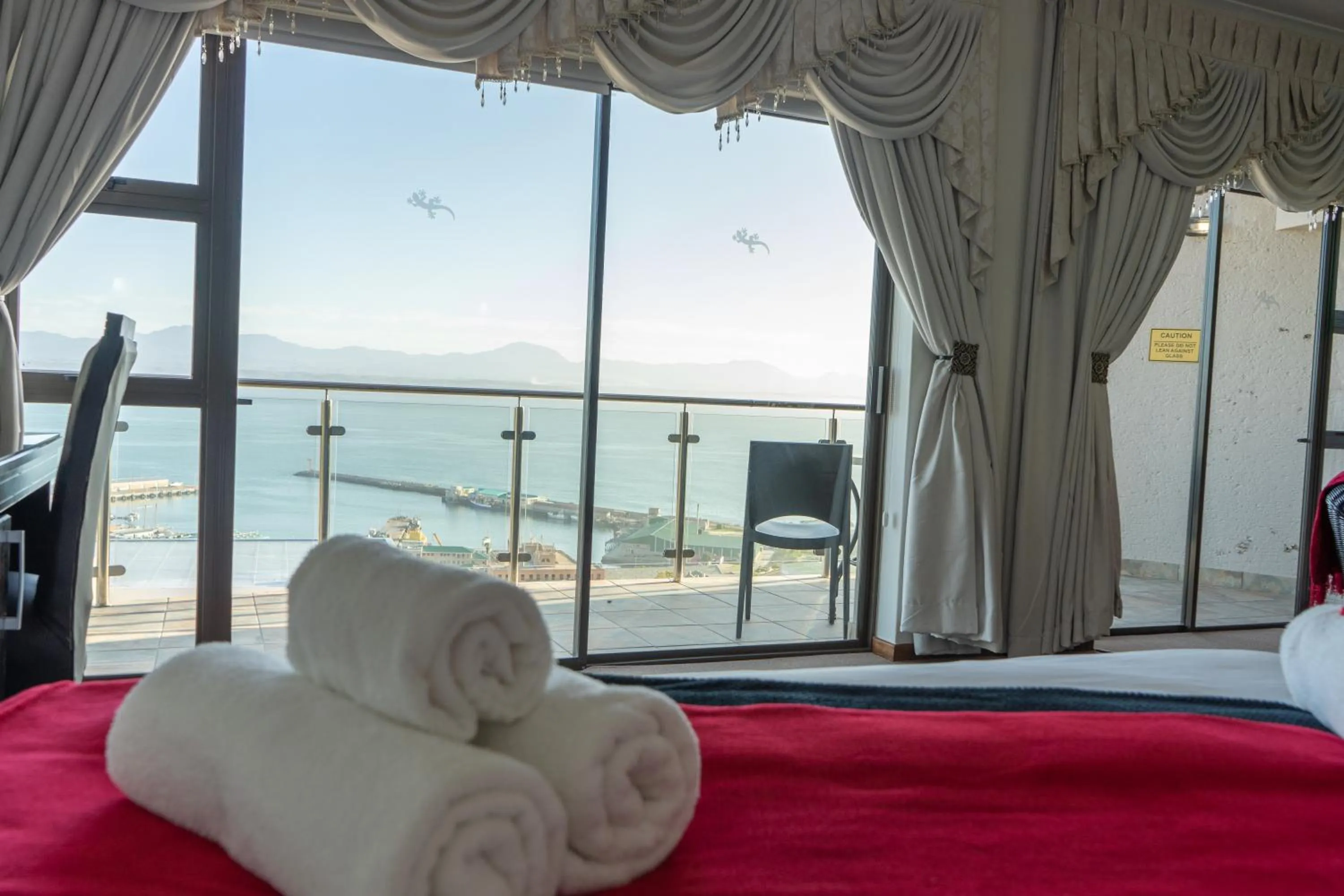 View (from property/room), Bed in Bar-t-nique Guest House