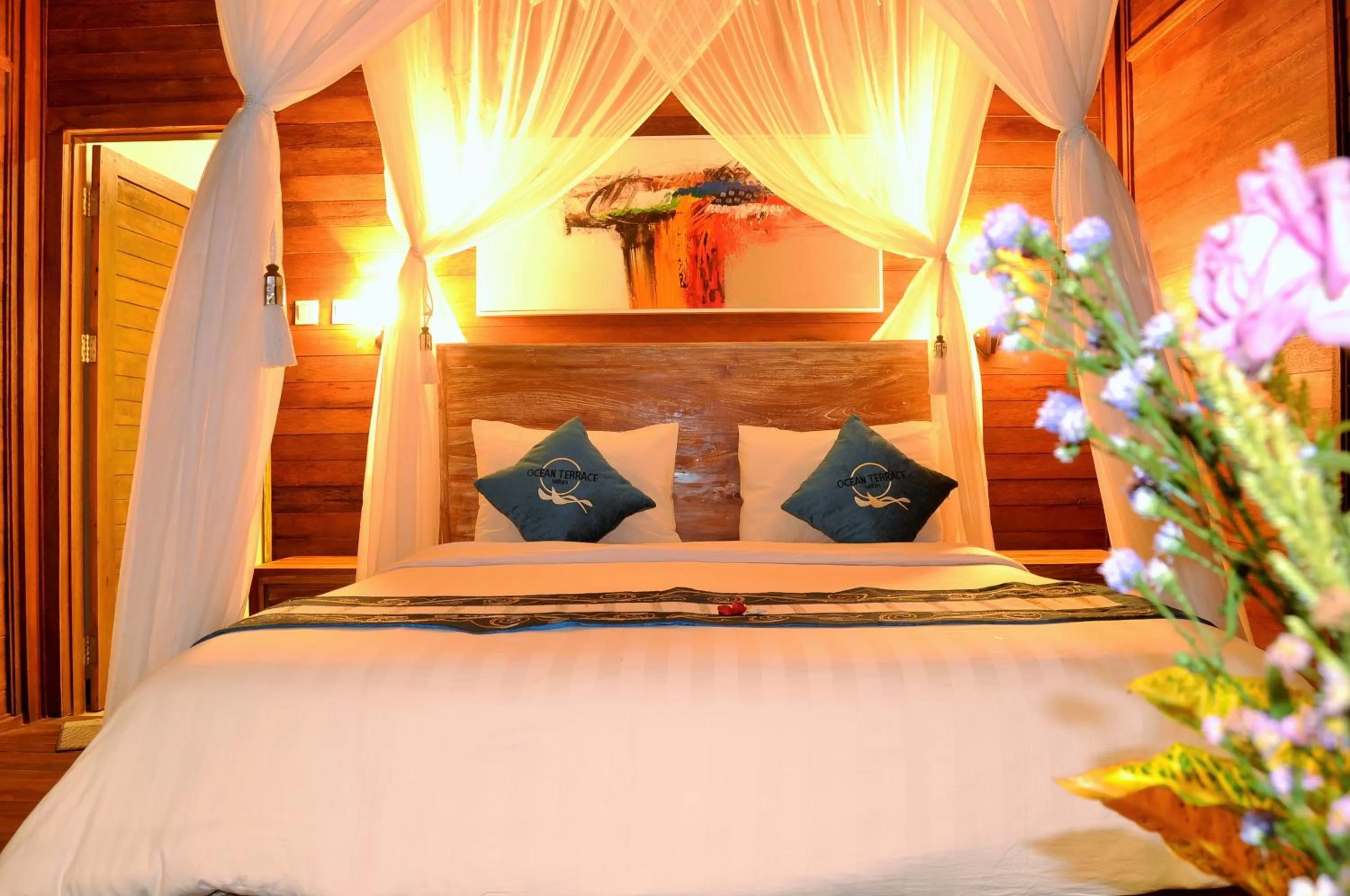 Dining area, Bed in Ocean Terrace Suite And Spa Luxury