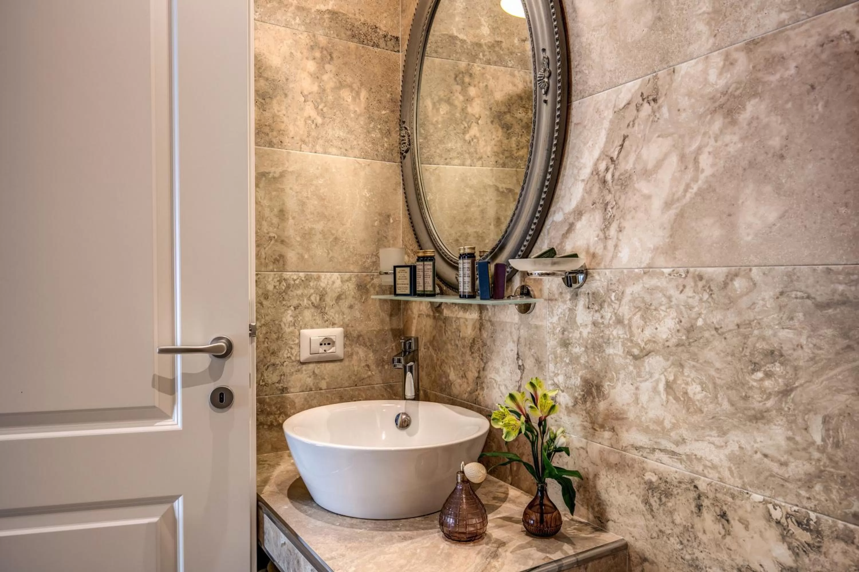 Bathroom in Tree Charme Parliament Boutique Hotel