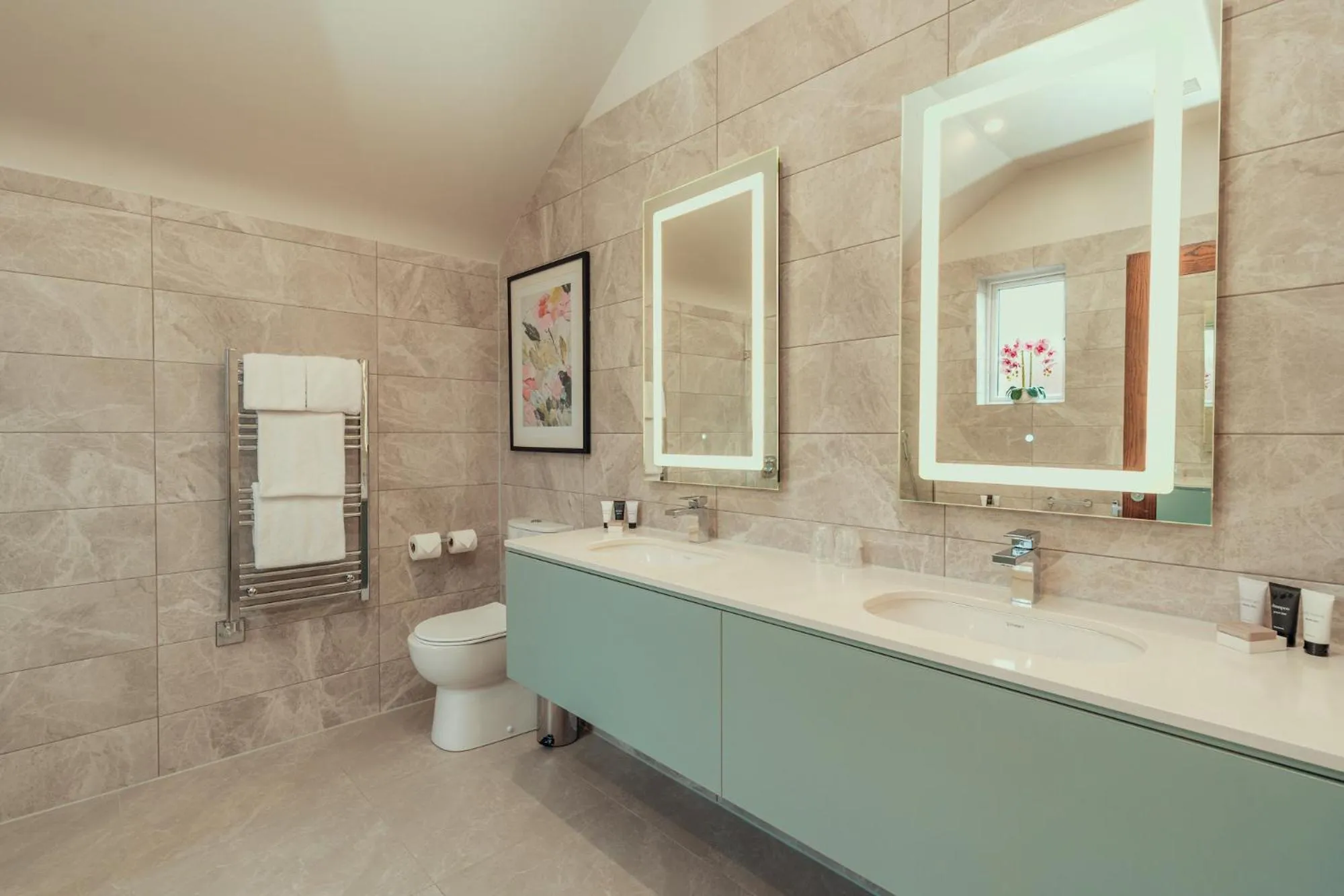 Shower in Cavan Crystal Hotel