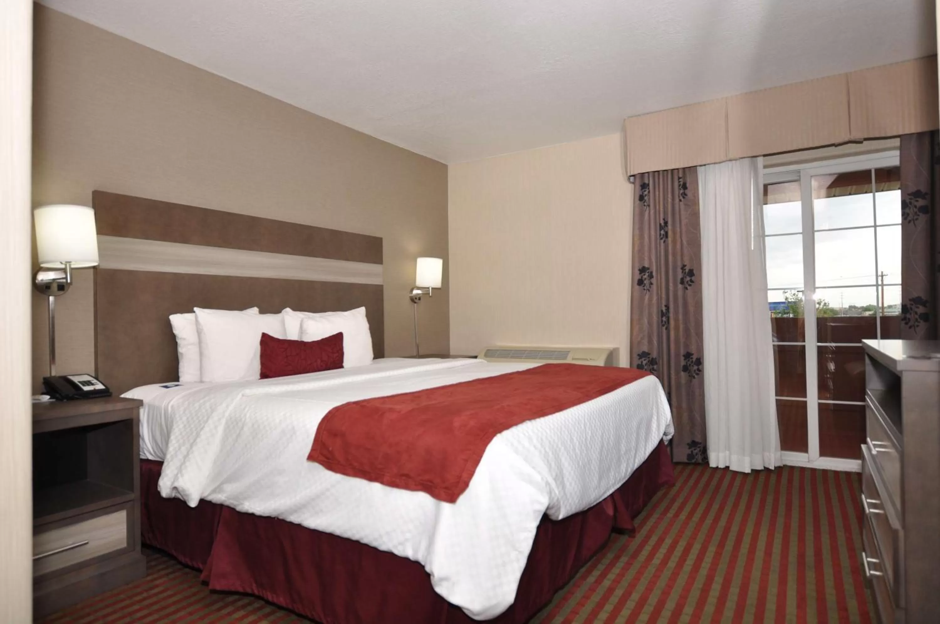 King Suite with Balcony - Non-Smoking in Best Western Plus Executive Suites Albuquerque