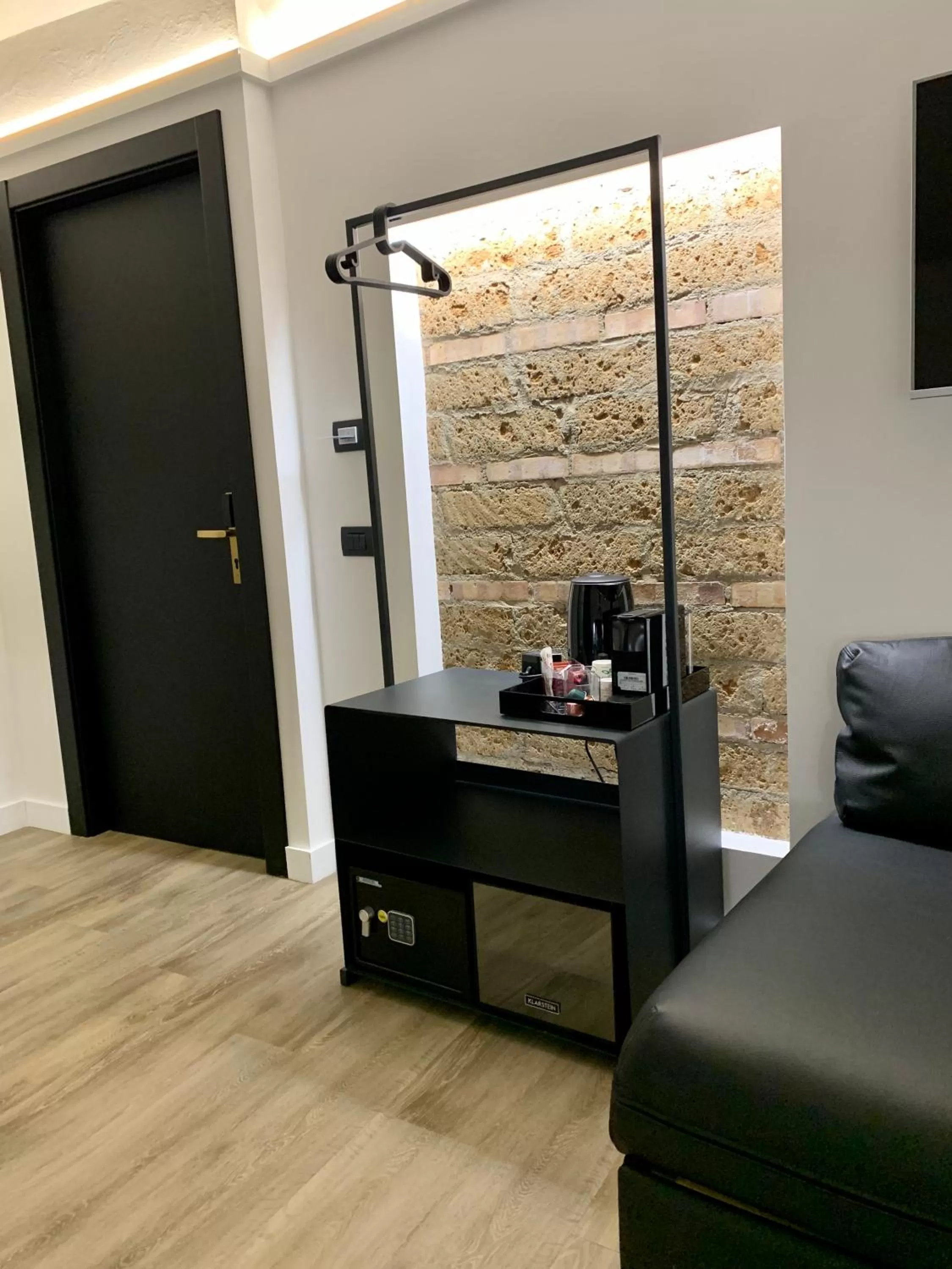 Bedroom, TV/Entertainment Center in Toledo Boutique Rooms