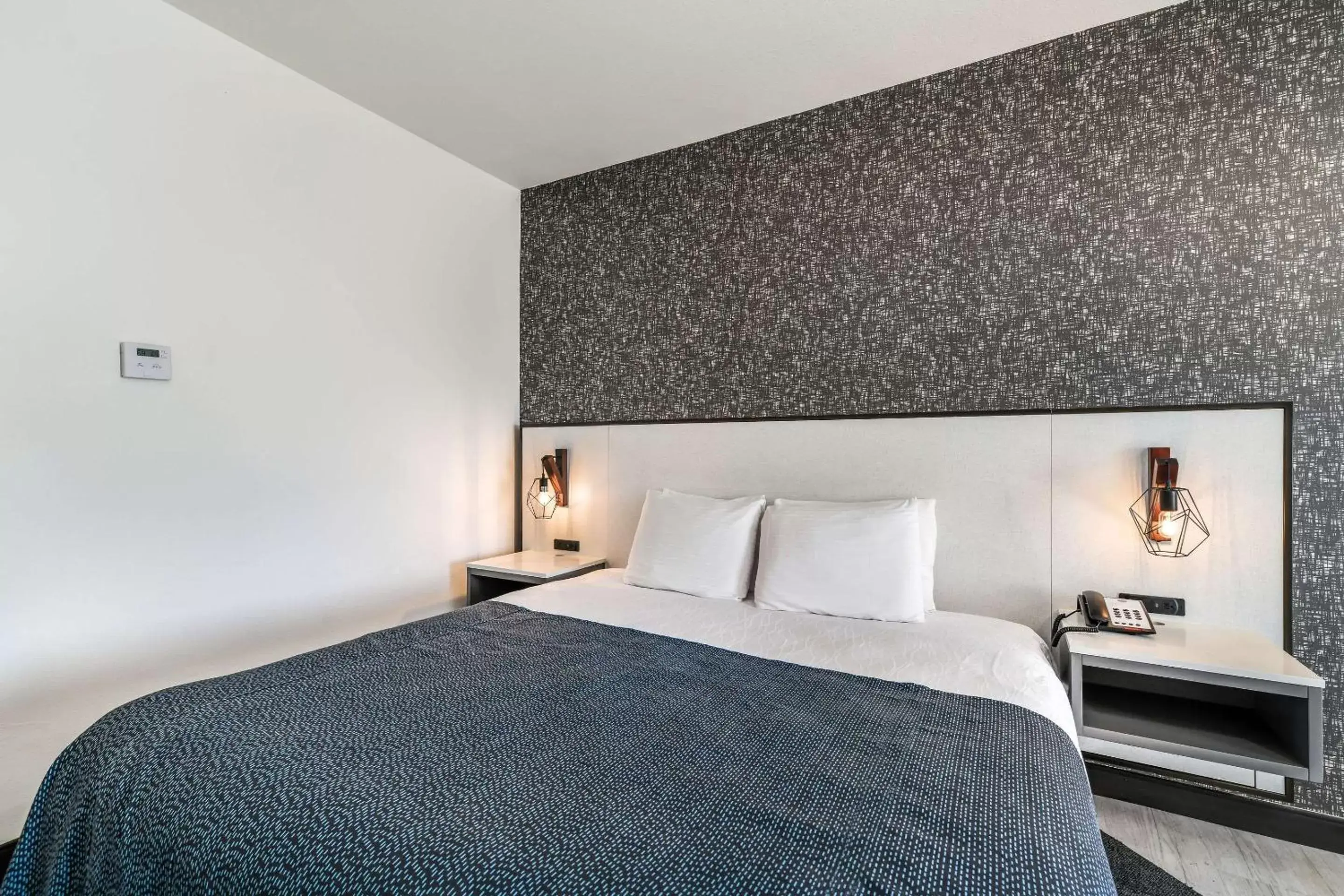 Queen Suite with Two Queen Beds - Non Smoking in Hy-Lo Hotel, Ascend Hotel Collection Queen Suite with Two Queen Beds - Non Smoking in Hy-Lo Hotel, Ascend Hotel Collection