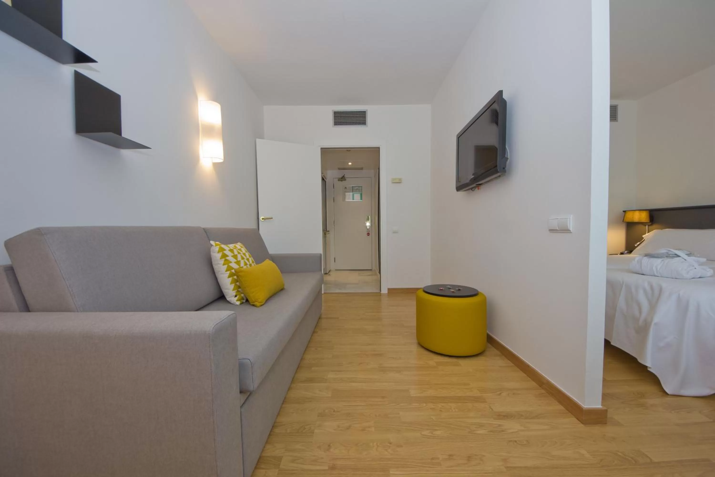 Living room, Bed in Aparthotel Atenea Valles