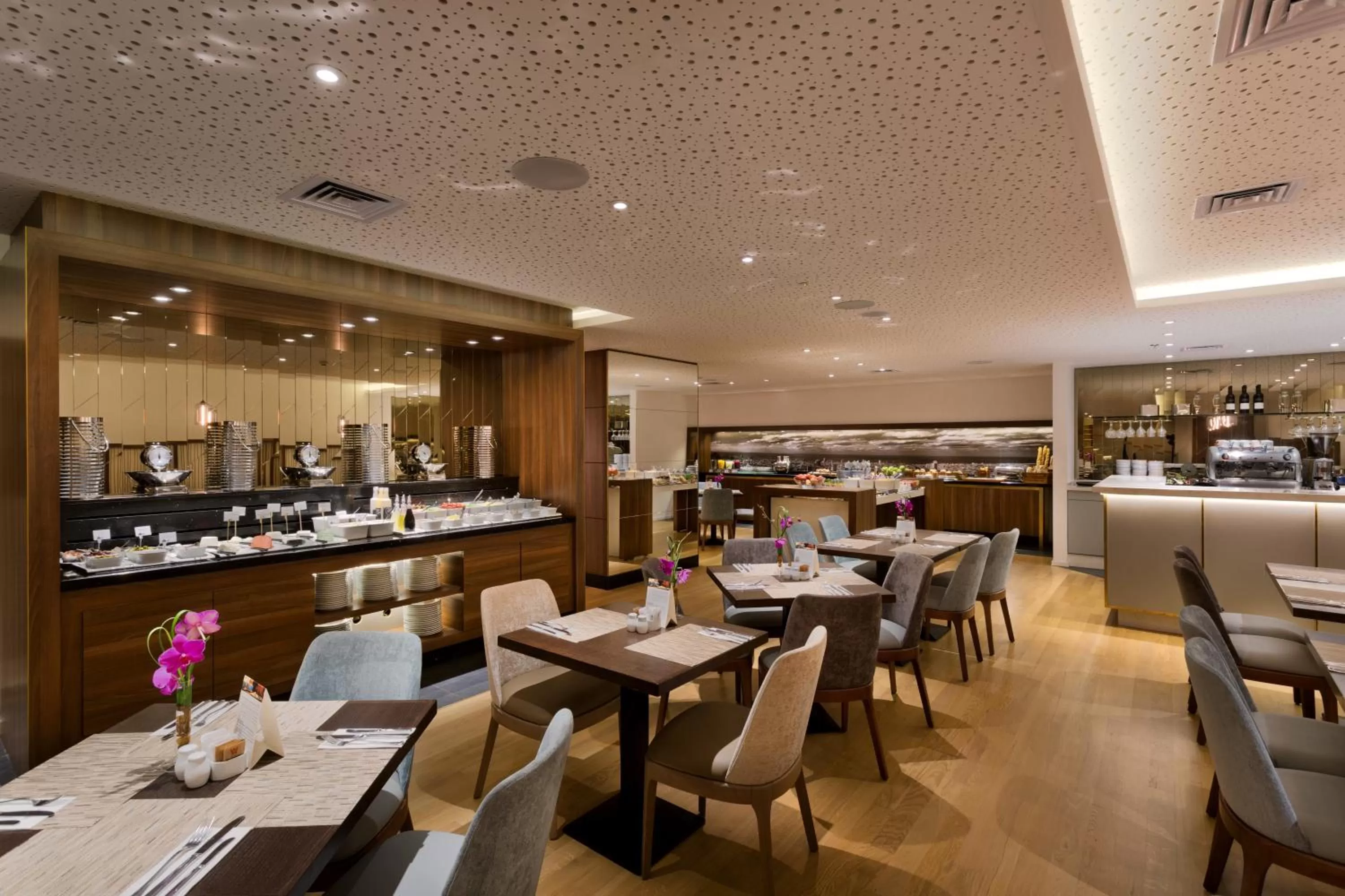 Restaurant/places to eat in Sea Tower by Isrotel Design