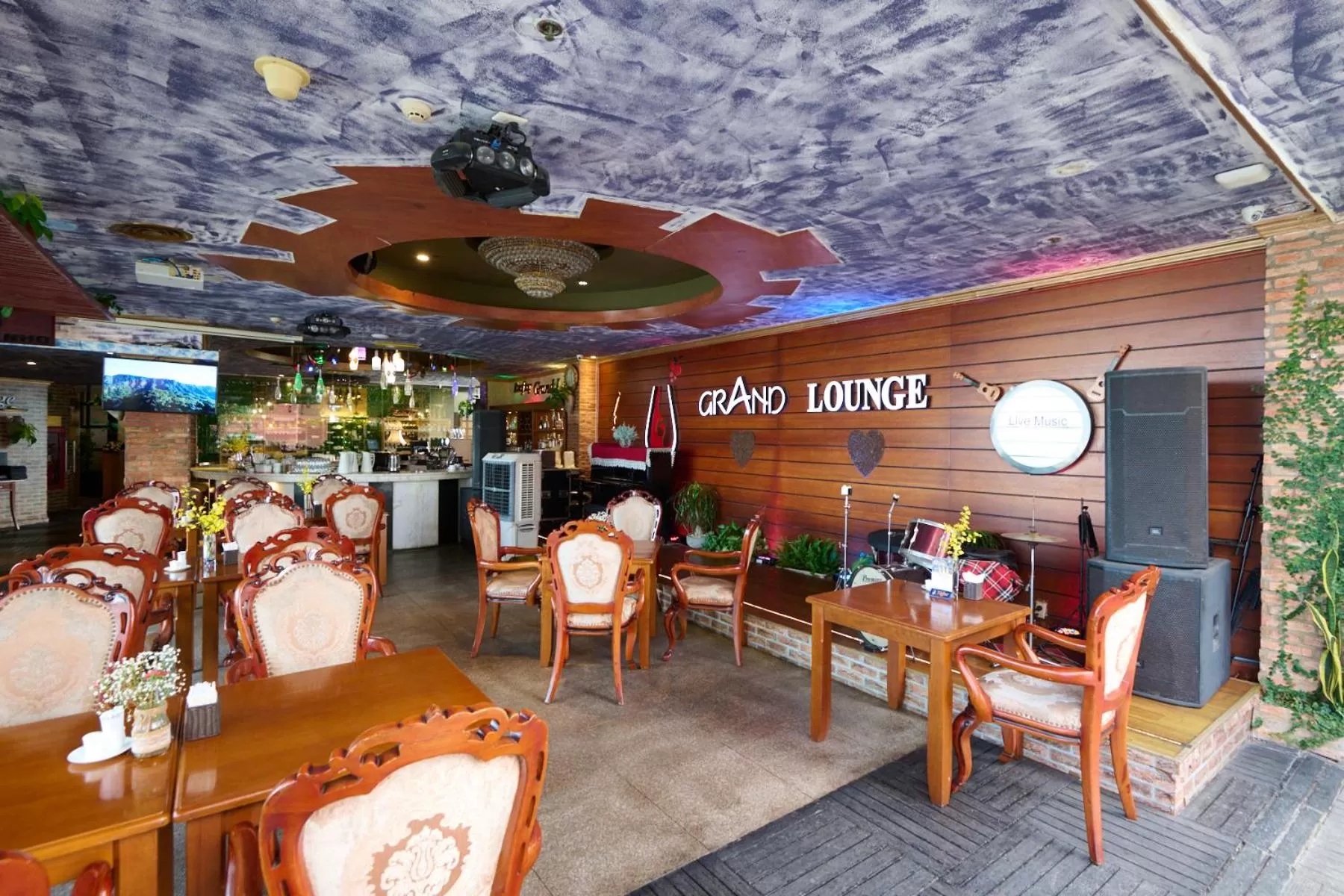 Lounge or bar in Hotel Grand Saigon