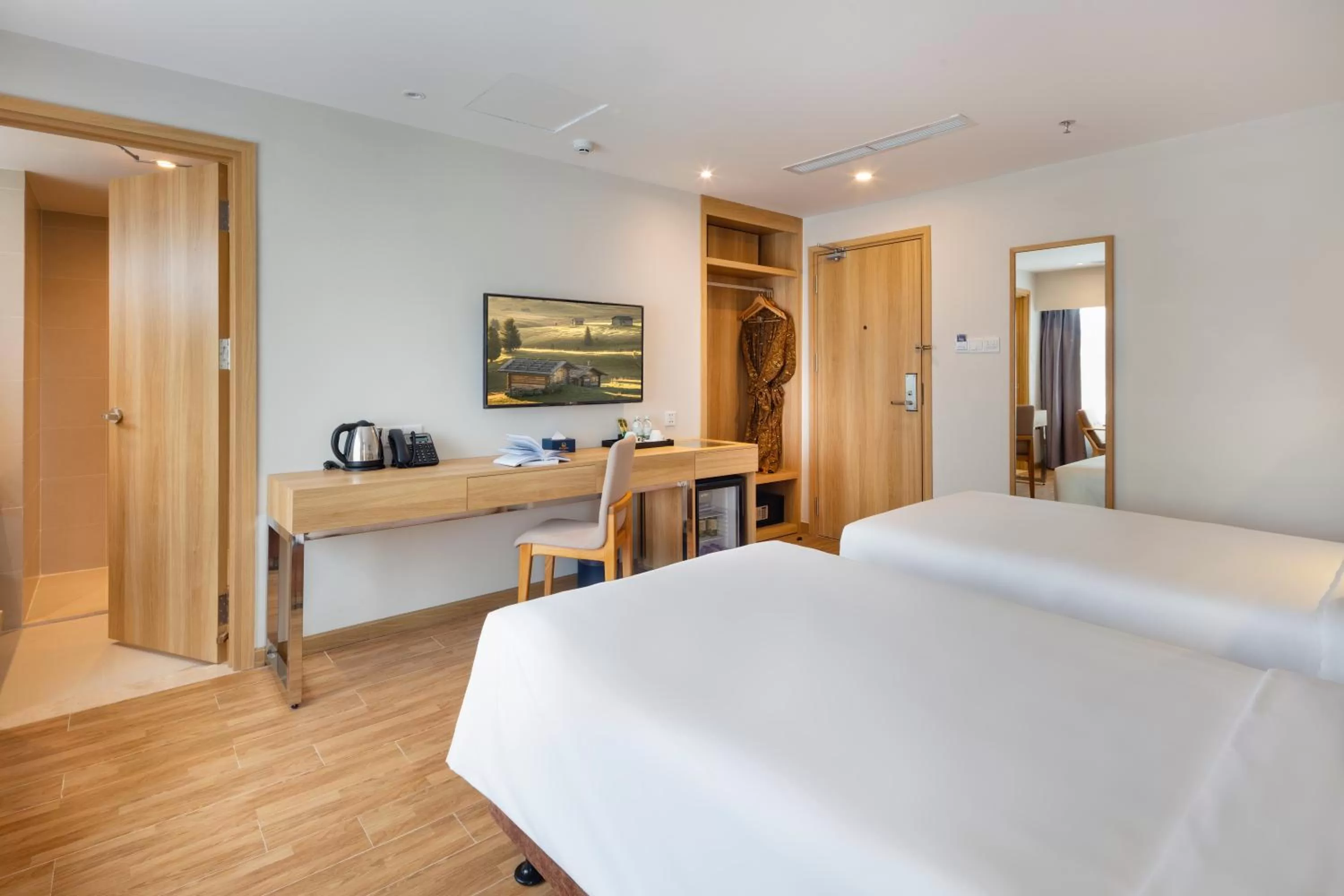 TV and multimedia, Bed in VENTANA NHA TRANG HOTEL