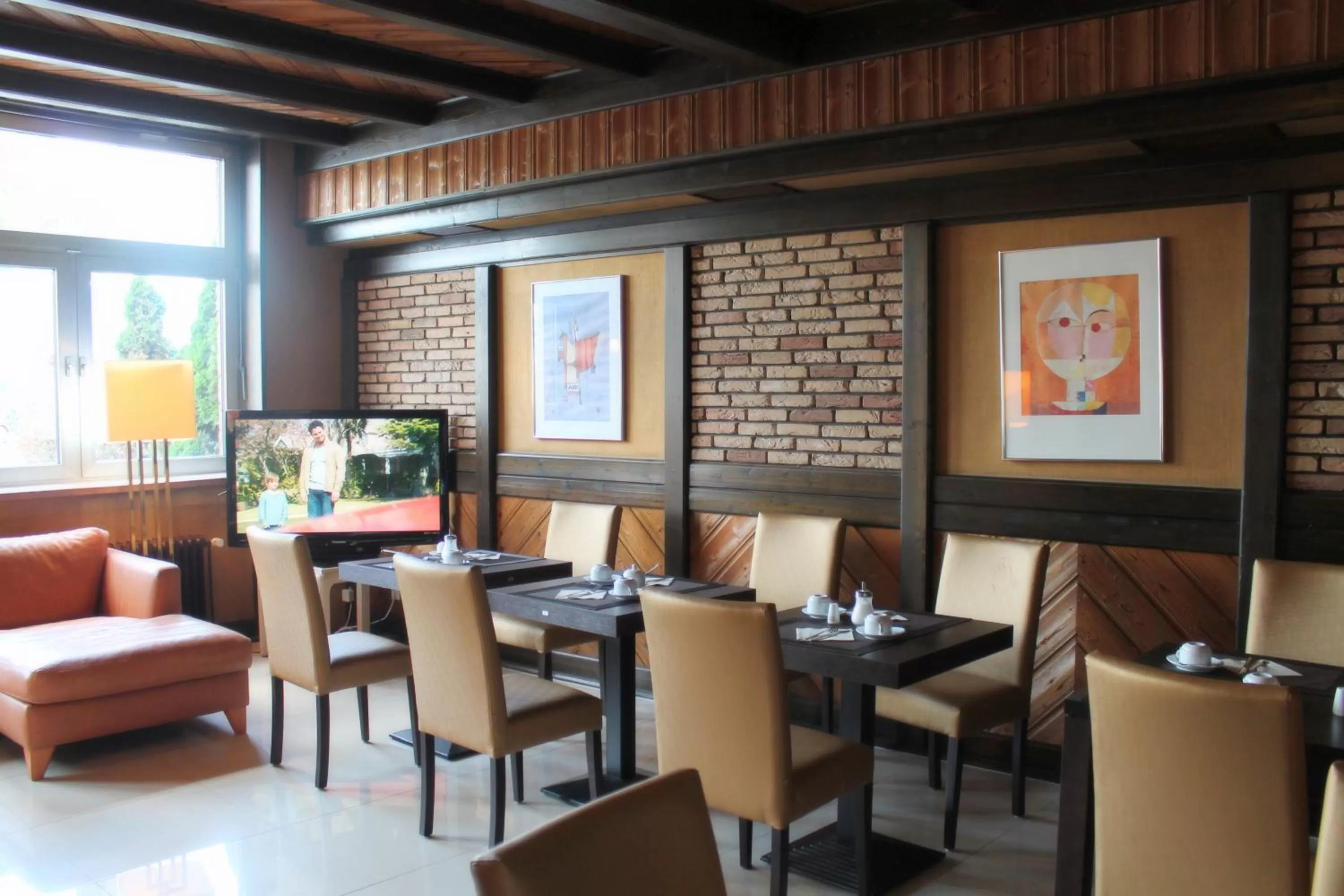 Restaurant/Places to Eat in Hotel Lorien