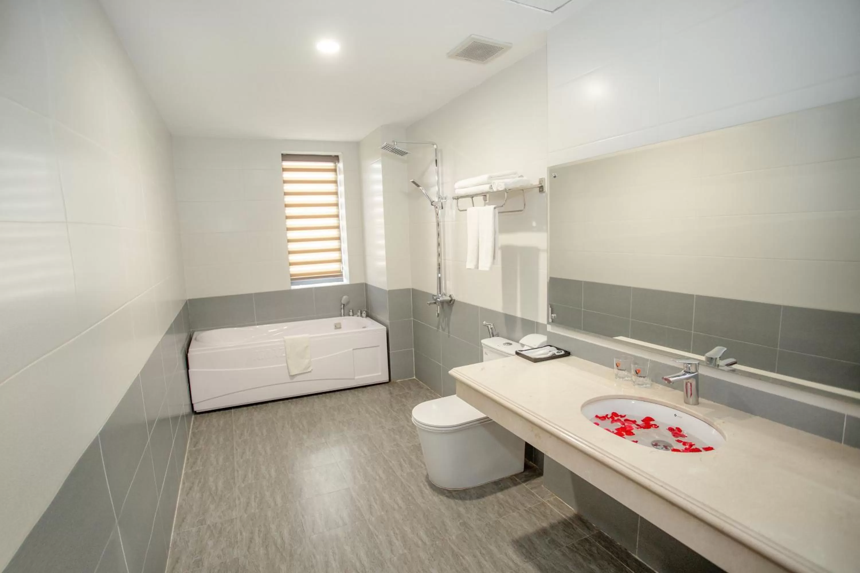 Bath in MOMALI Hotel Ninh Binh
