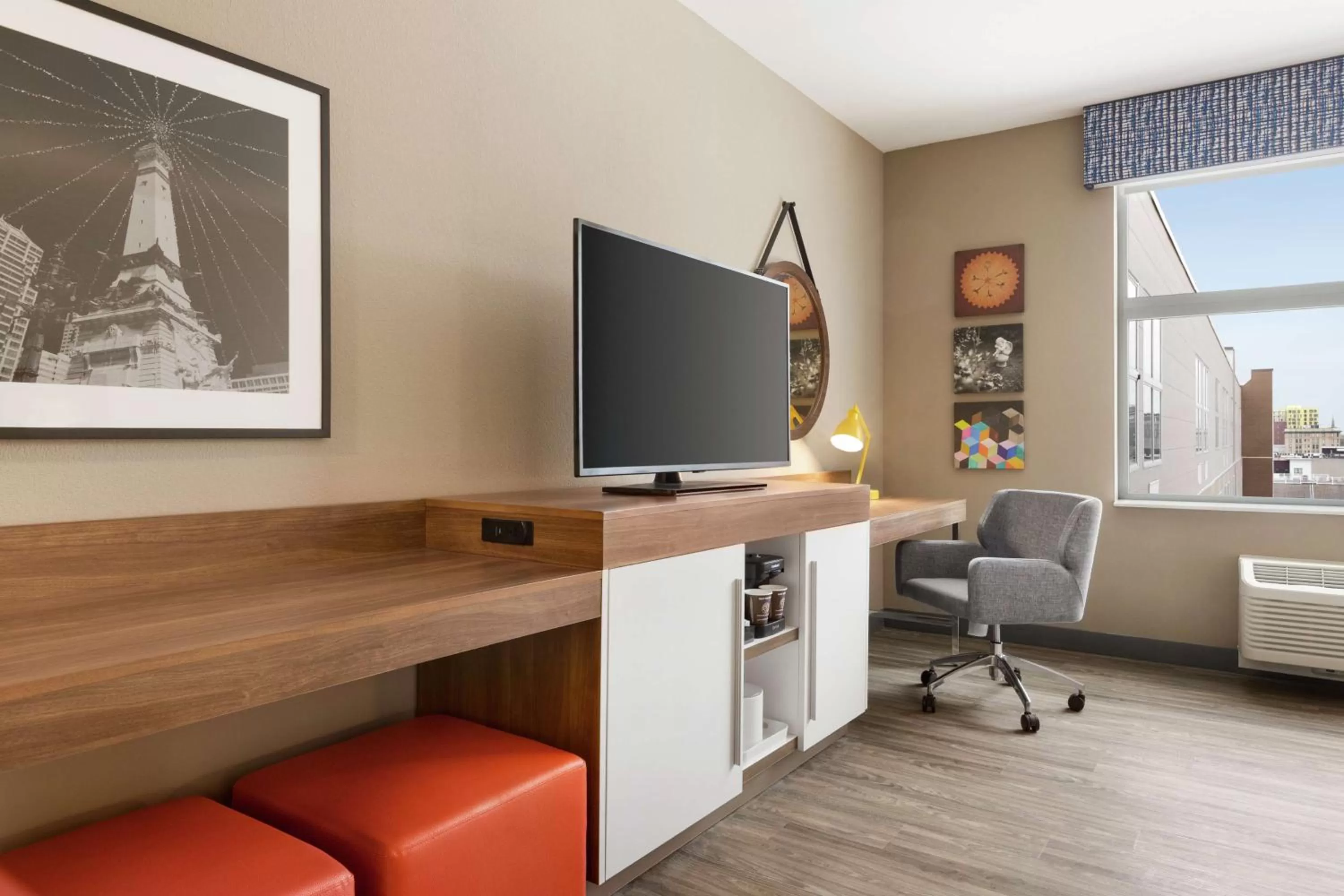 King Room with Bath Tub - Mobility/Hearing Accessible - Non-Smoking in Hampton Inn Indianapolis Downtown IUPUI