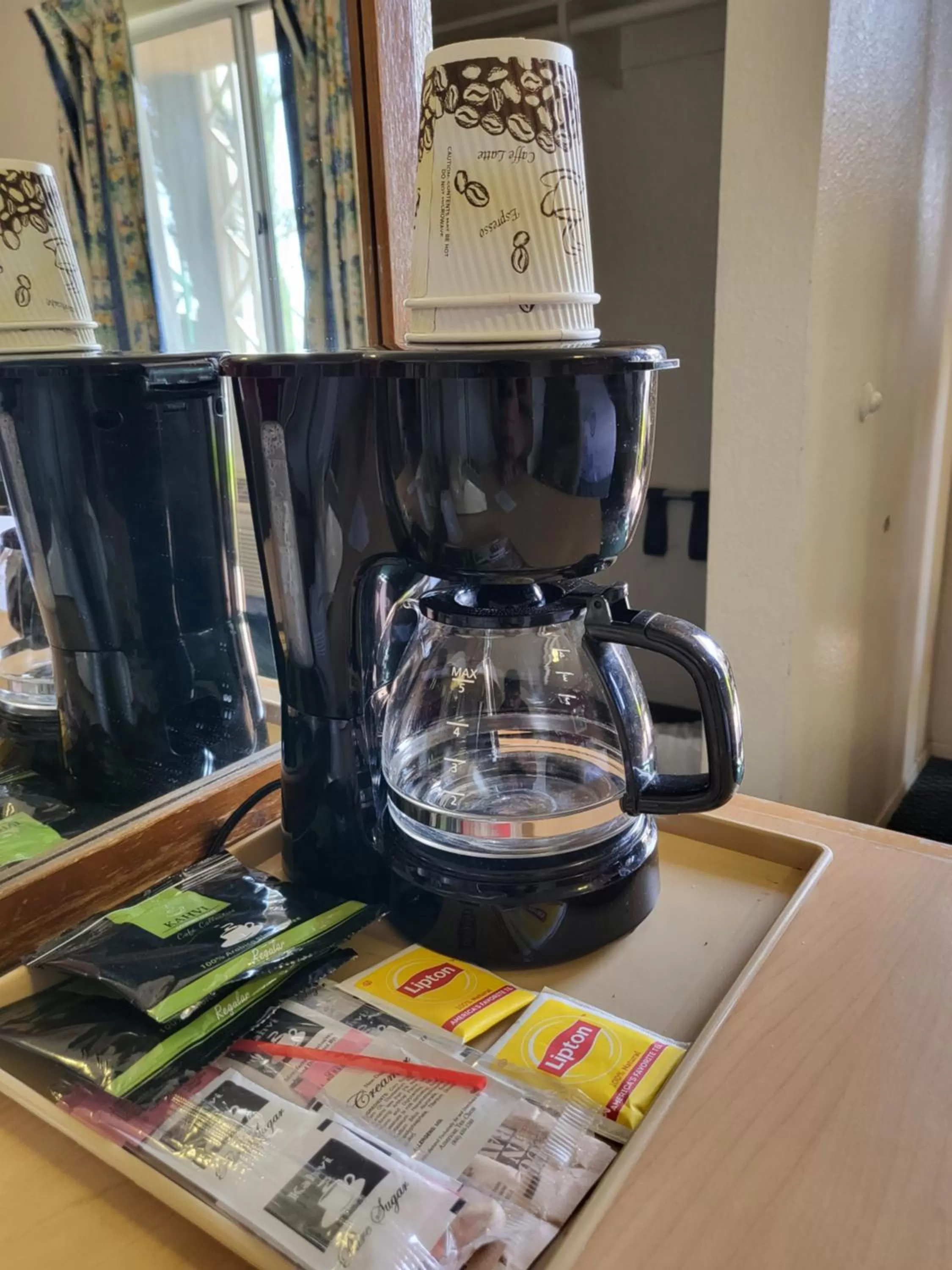 Coffee/tea facilities in Star Inn On Route 66, Barstow