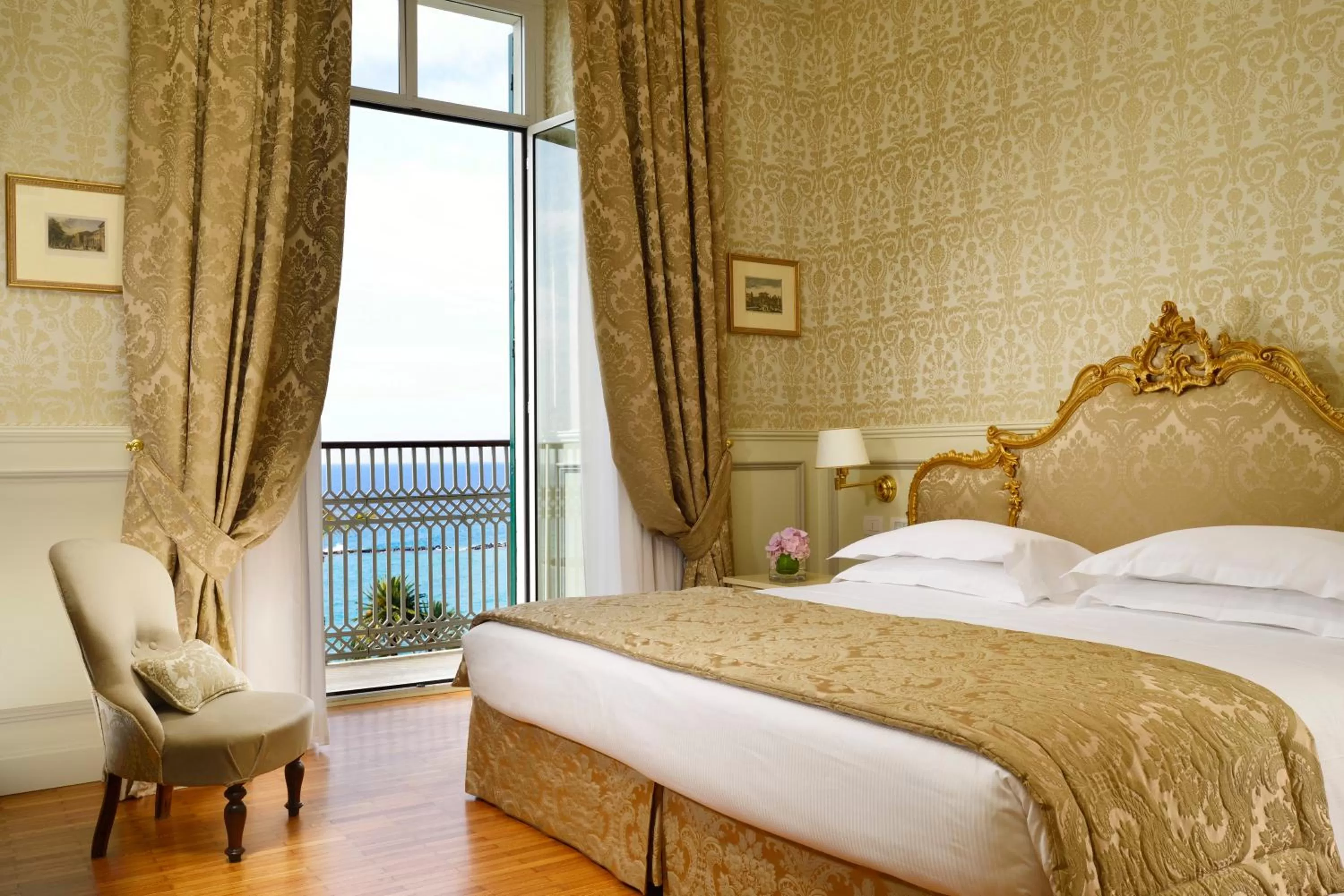 Queen Suite with Sea View with Balcony in Royal Hotel Sanremo