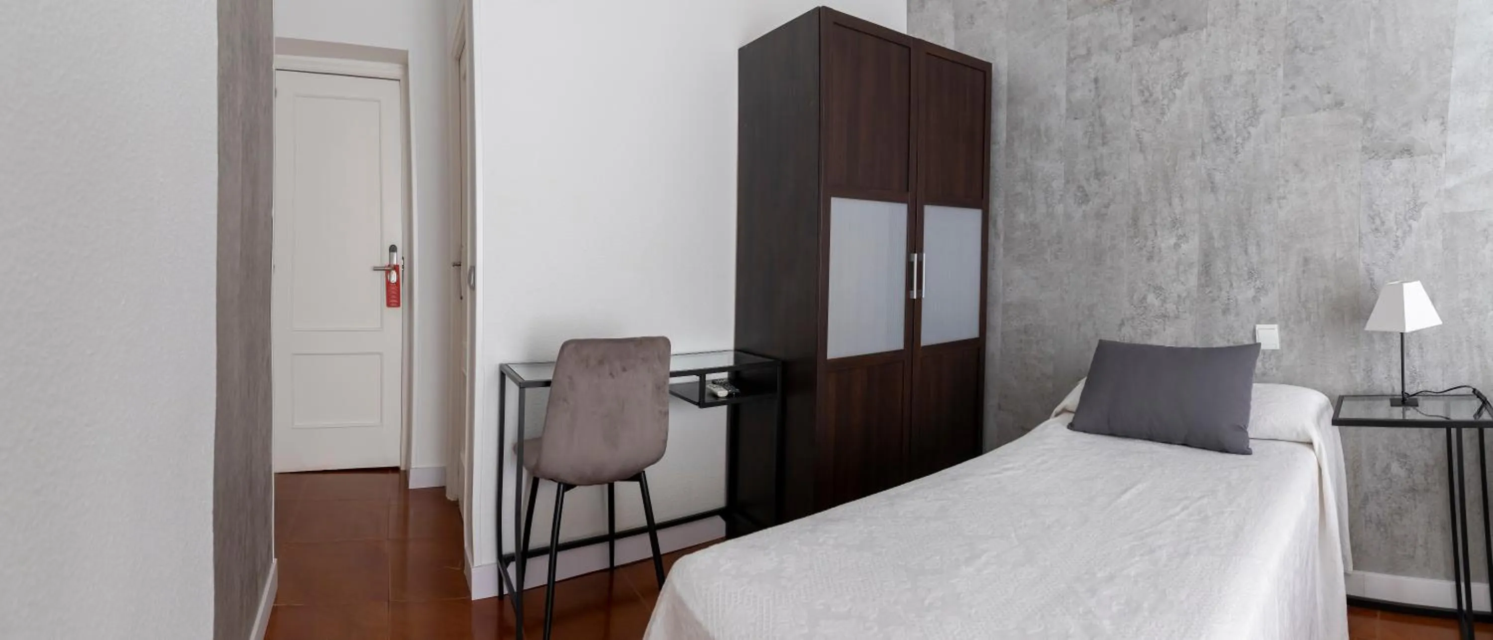 Photo of the whole room, Bed in Hostal Tokio