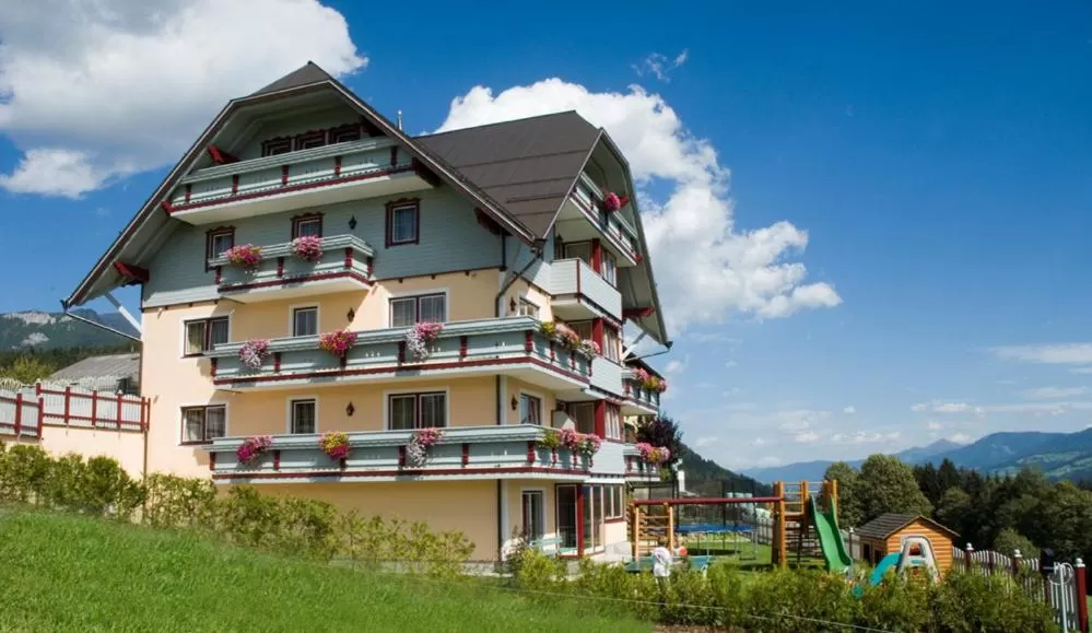 Facade/entrance in Hotel Neuwirt