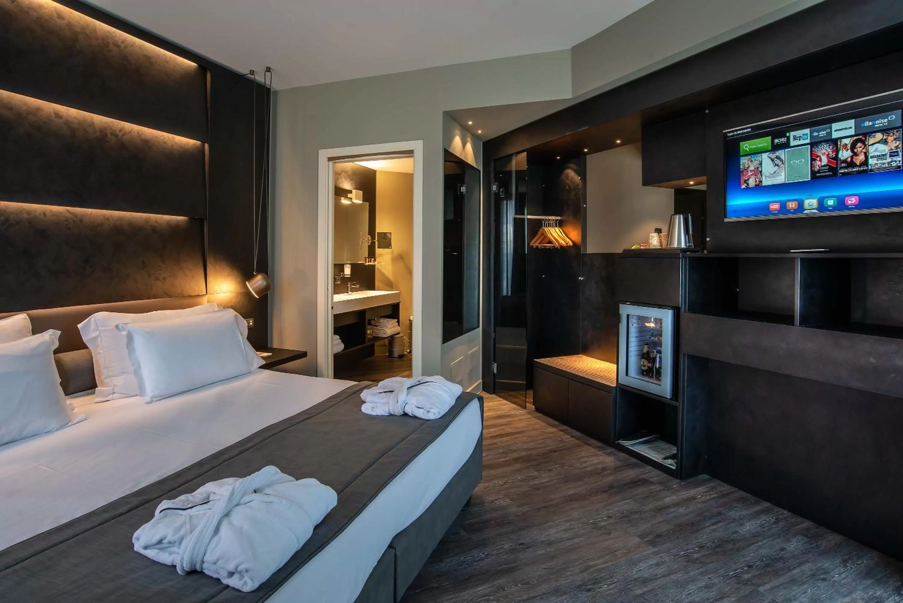 Photo of the whole room, Bed in Maranello Palace