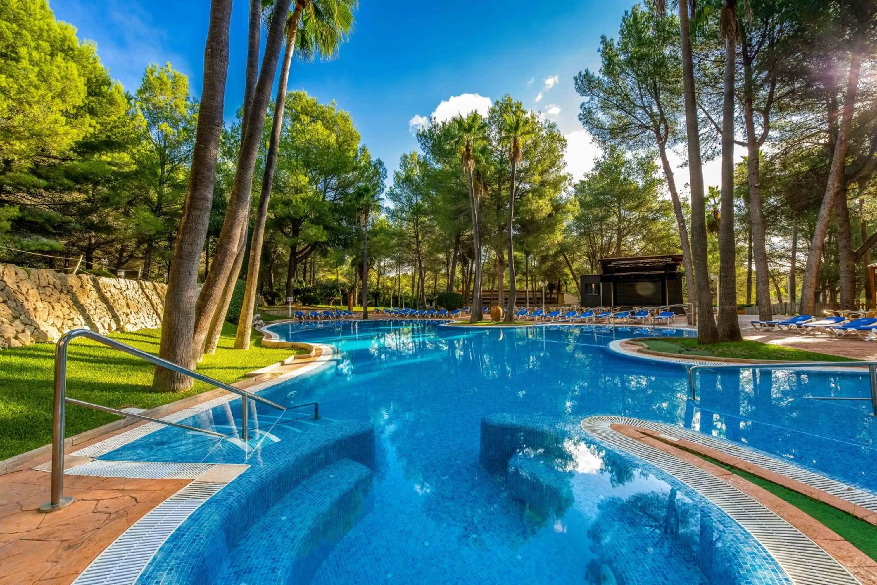 Swimming Pool in Valentin Park Club
