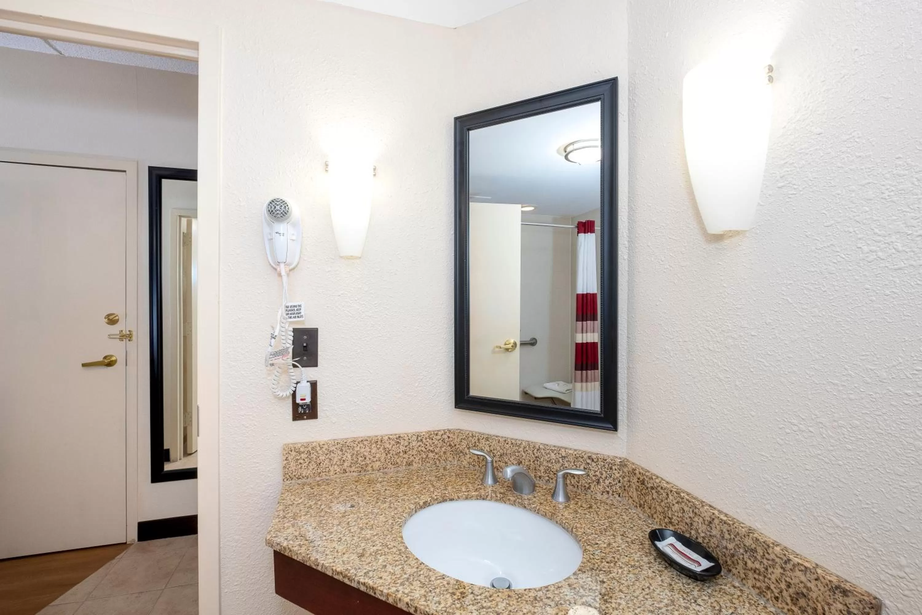 Bathroom in Red Roof Inn Meriden