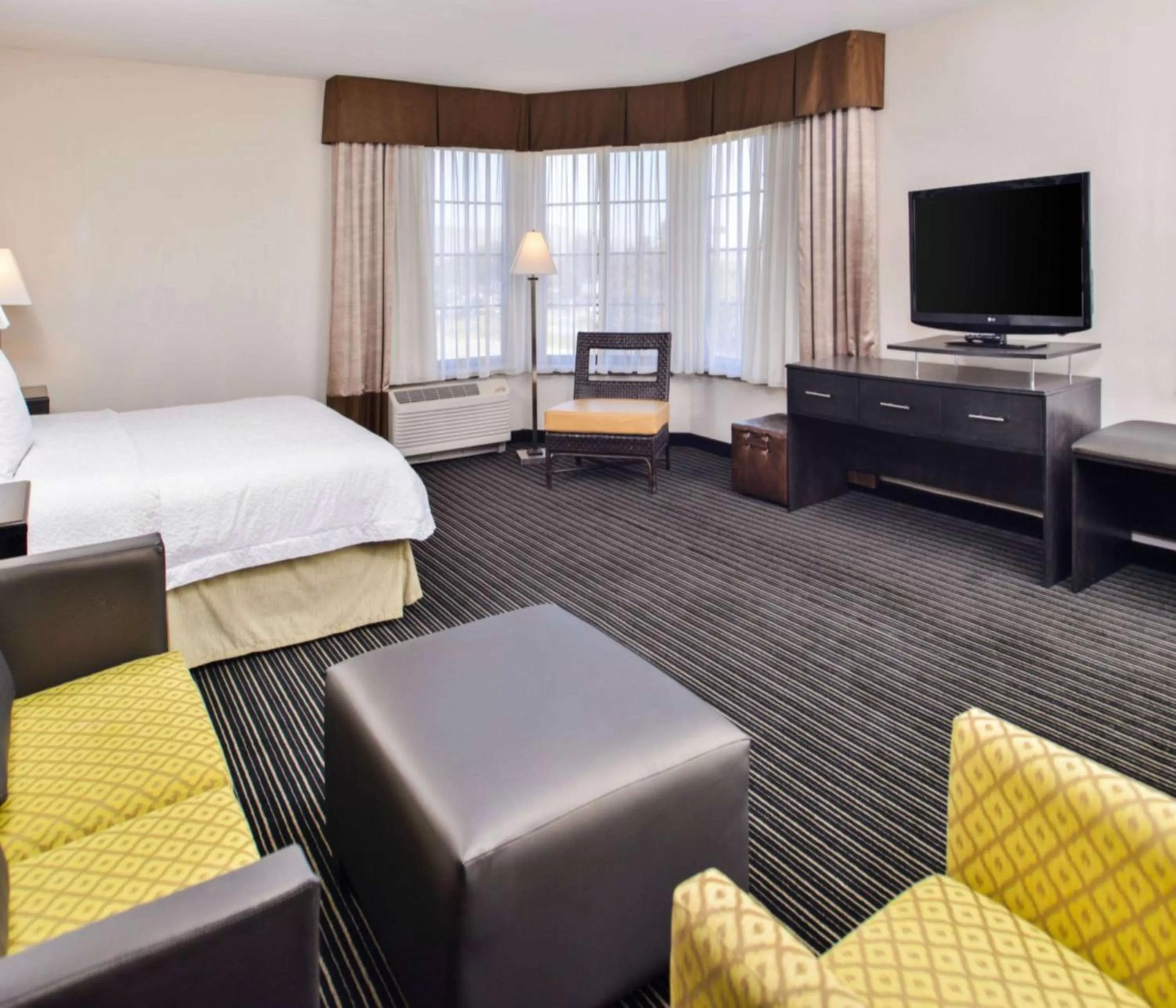 Bedroom, Bed in Hampton Inn & Suites San Francisco-Burlingame-Airport South