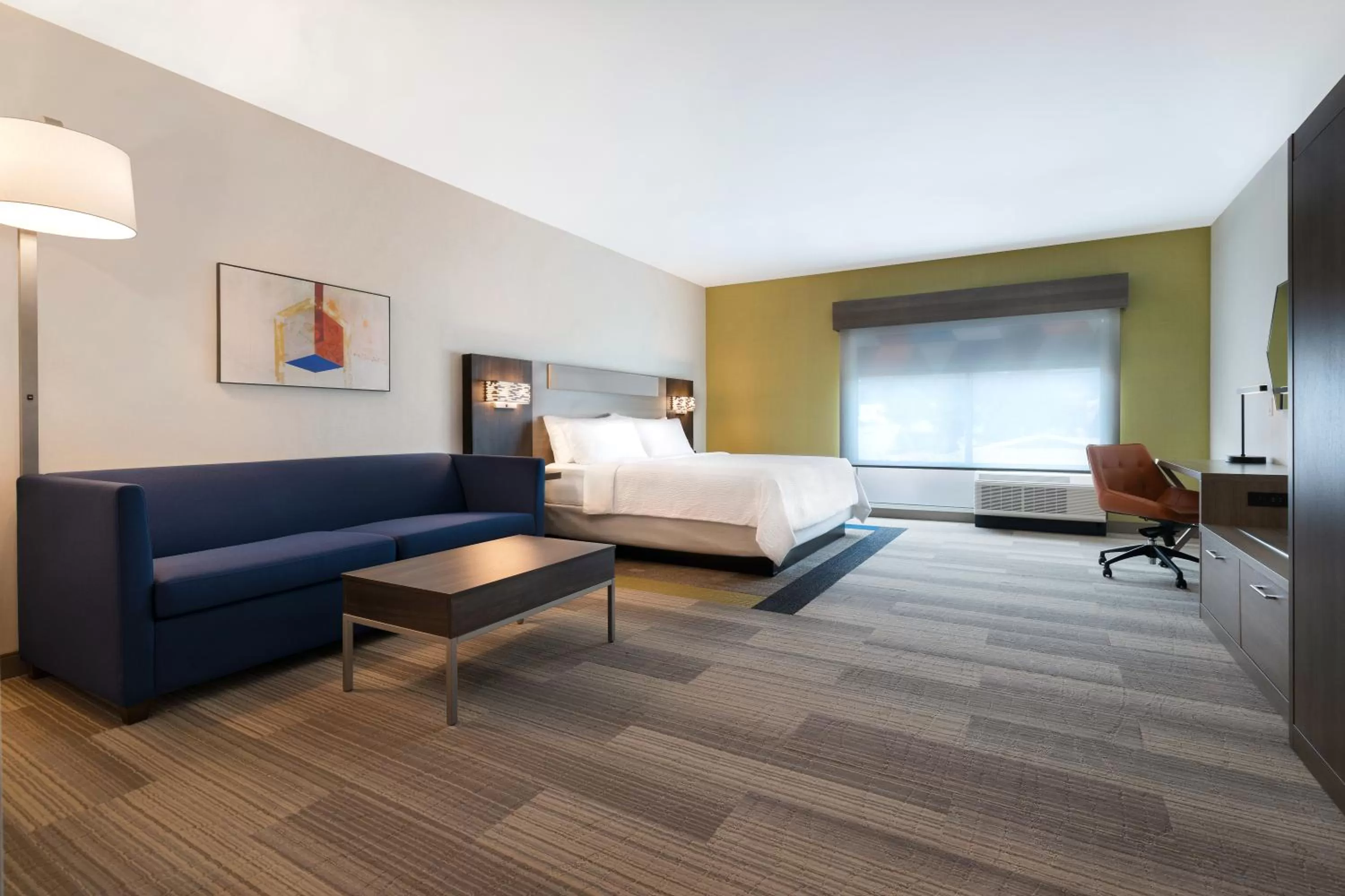 Bedroom, Bed in Holiday Inn Express & Suites - Glendale Downtown