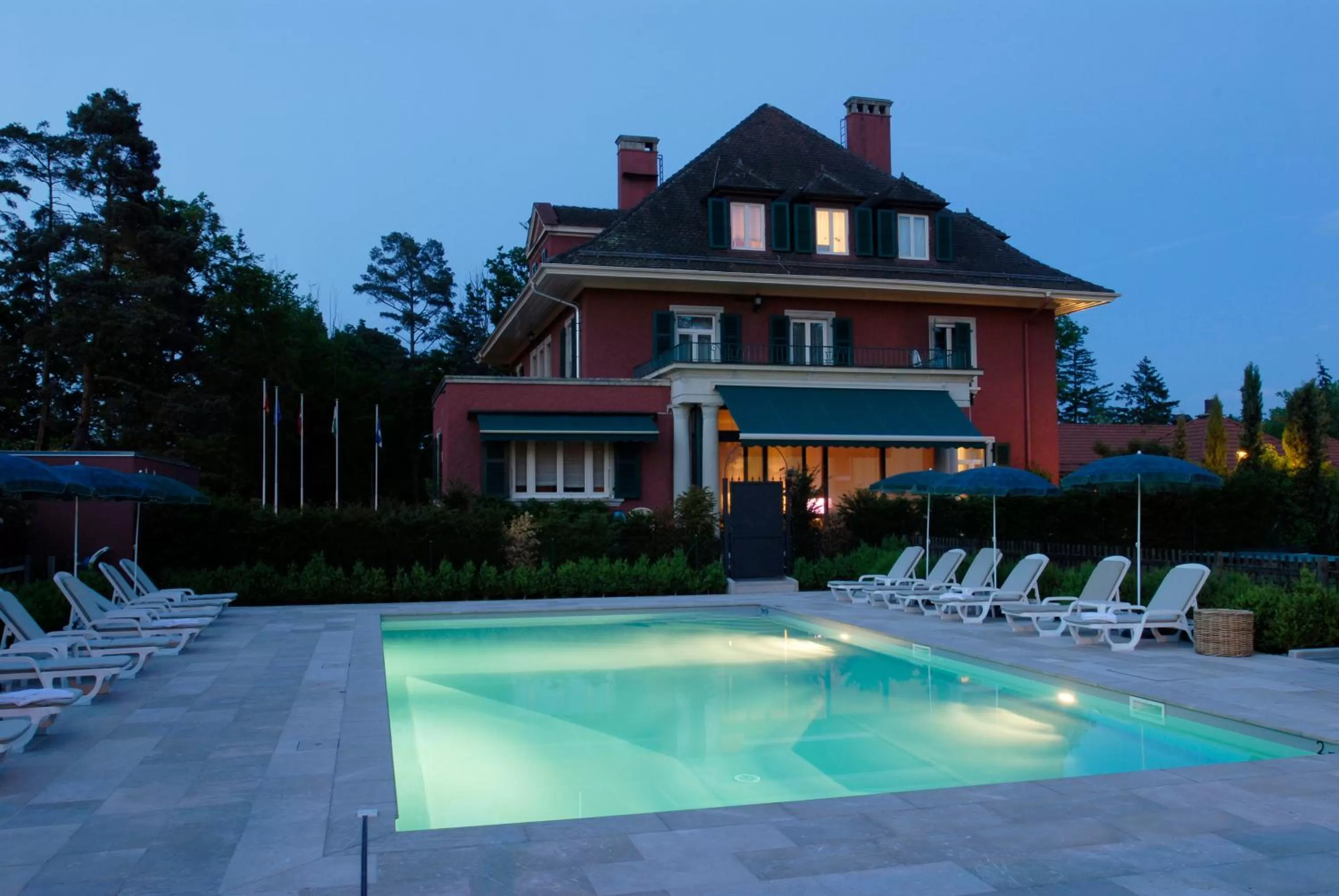 Swimming pool in Hotel La Barcarolle