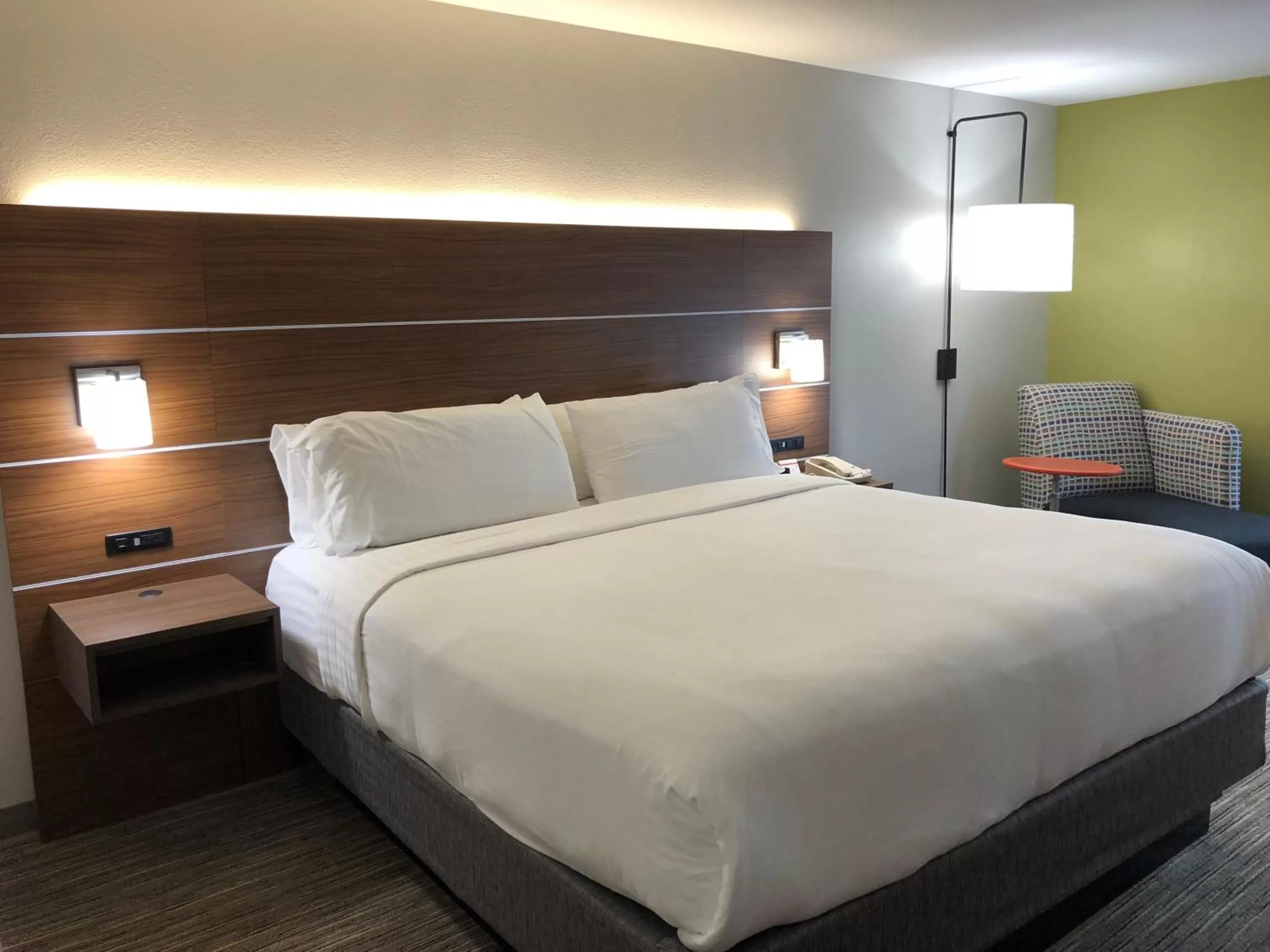 Photo of the whole room, Bed in Holiday Inn Express Atlanta-Stone Mountain by IHG