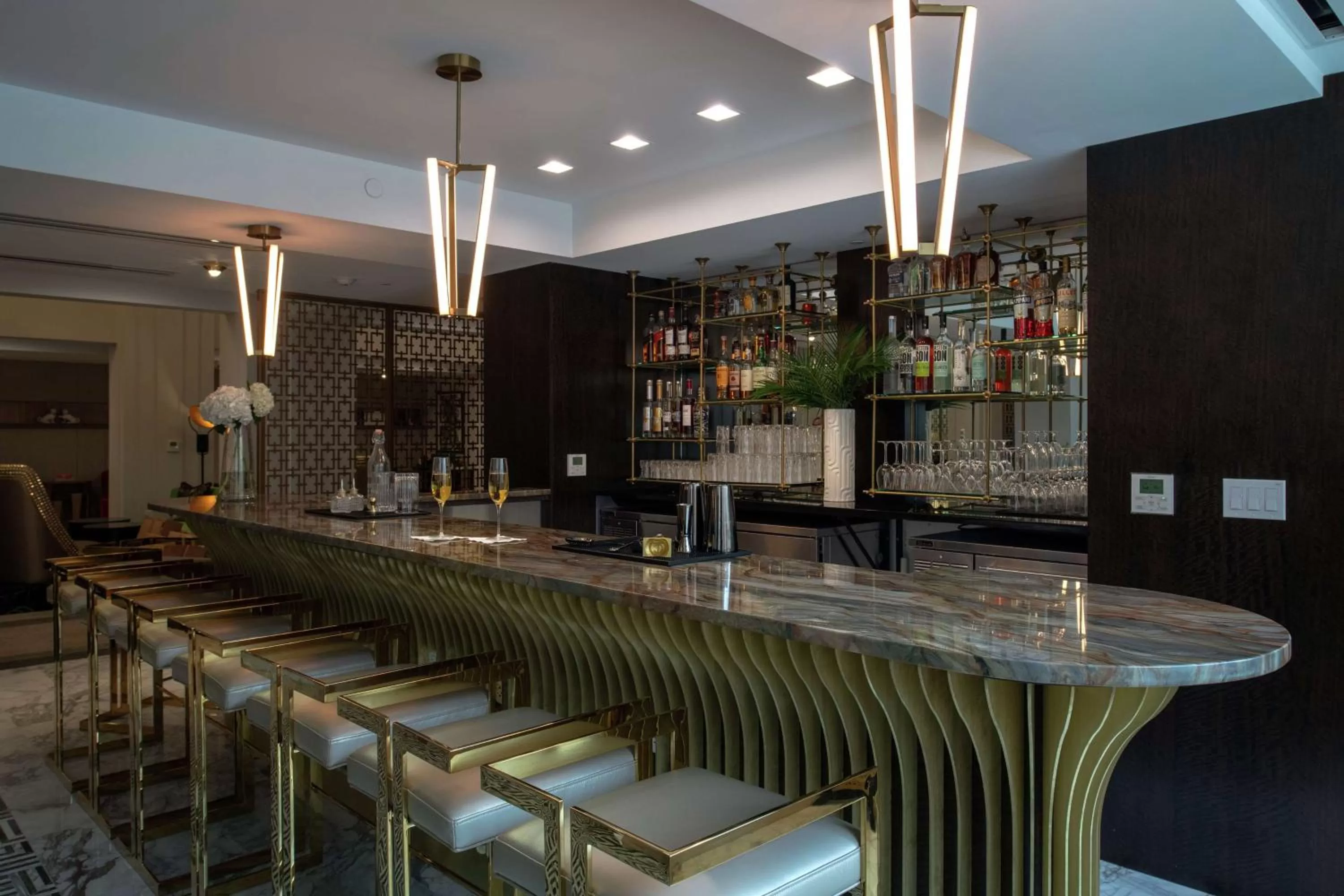 Lounge or bar in Tulsa Club Hotel Curio Collection By Hilton